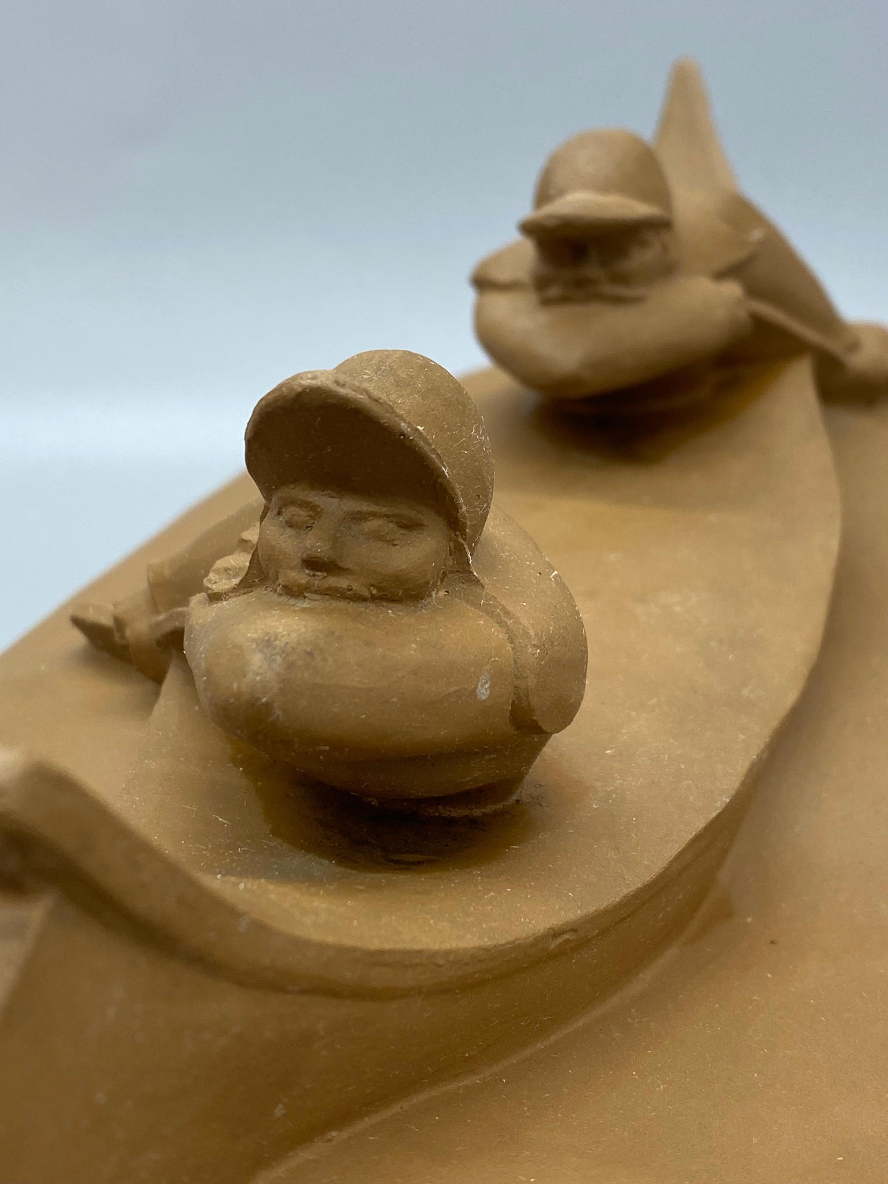Montgomery Smith 1983 Figural Canoeros de aguas bravas Barco cubierto Cerámico en venta