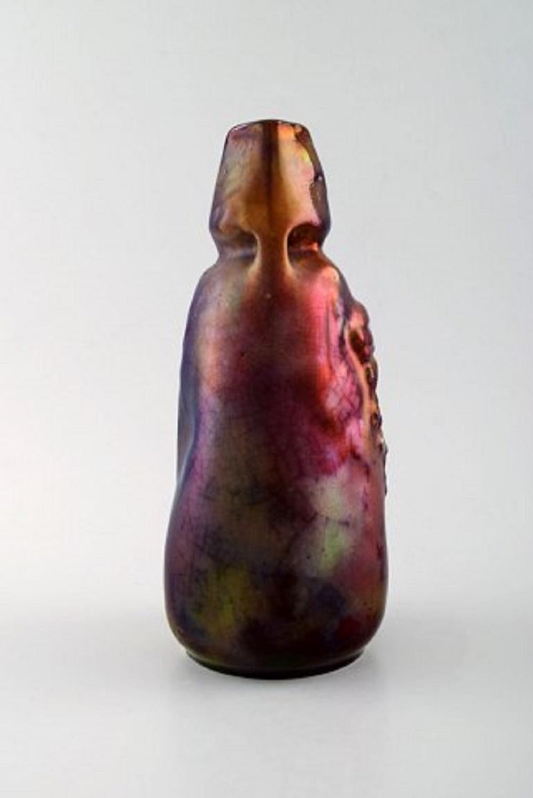 Montieres Art Nouveau iridescent ceramic vase.
Early 1900s.
Measures: 20 cm x 9 cm.
Stamped.
In perfect condition.