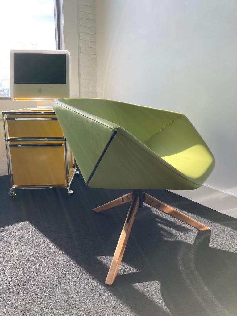 Montis Set of Two Ella Green Leather Lounge Chairs in STOCK by Niels Bendtsen In Good Condition In New York, NY