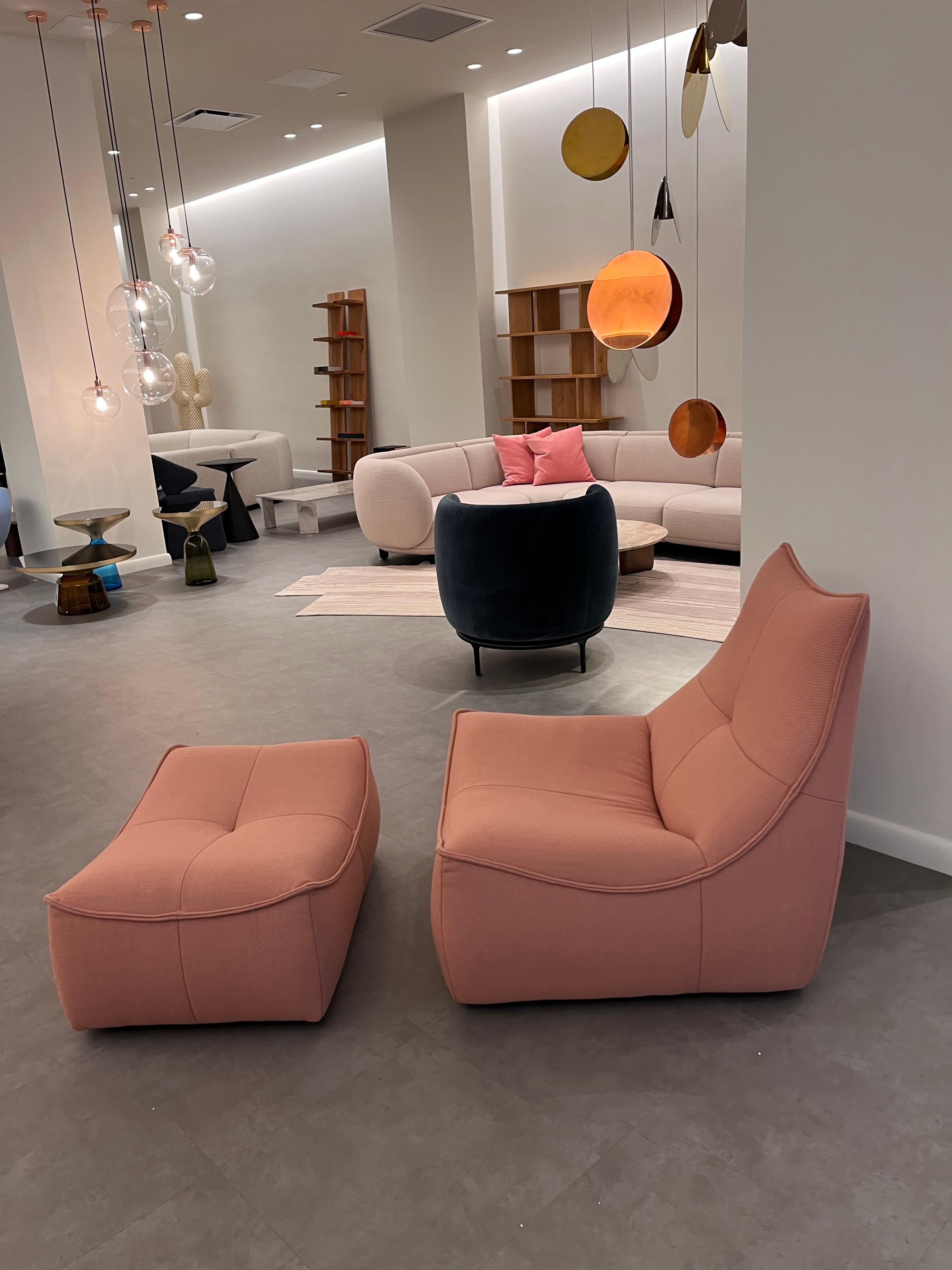 Montis Florence Lounge Chair + Ottoman by Gerard Van Den Berg en STOCK Excellent état - En vente à New York, NY