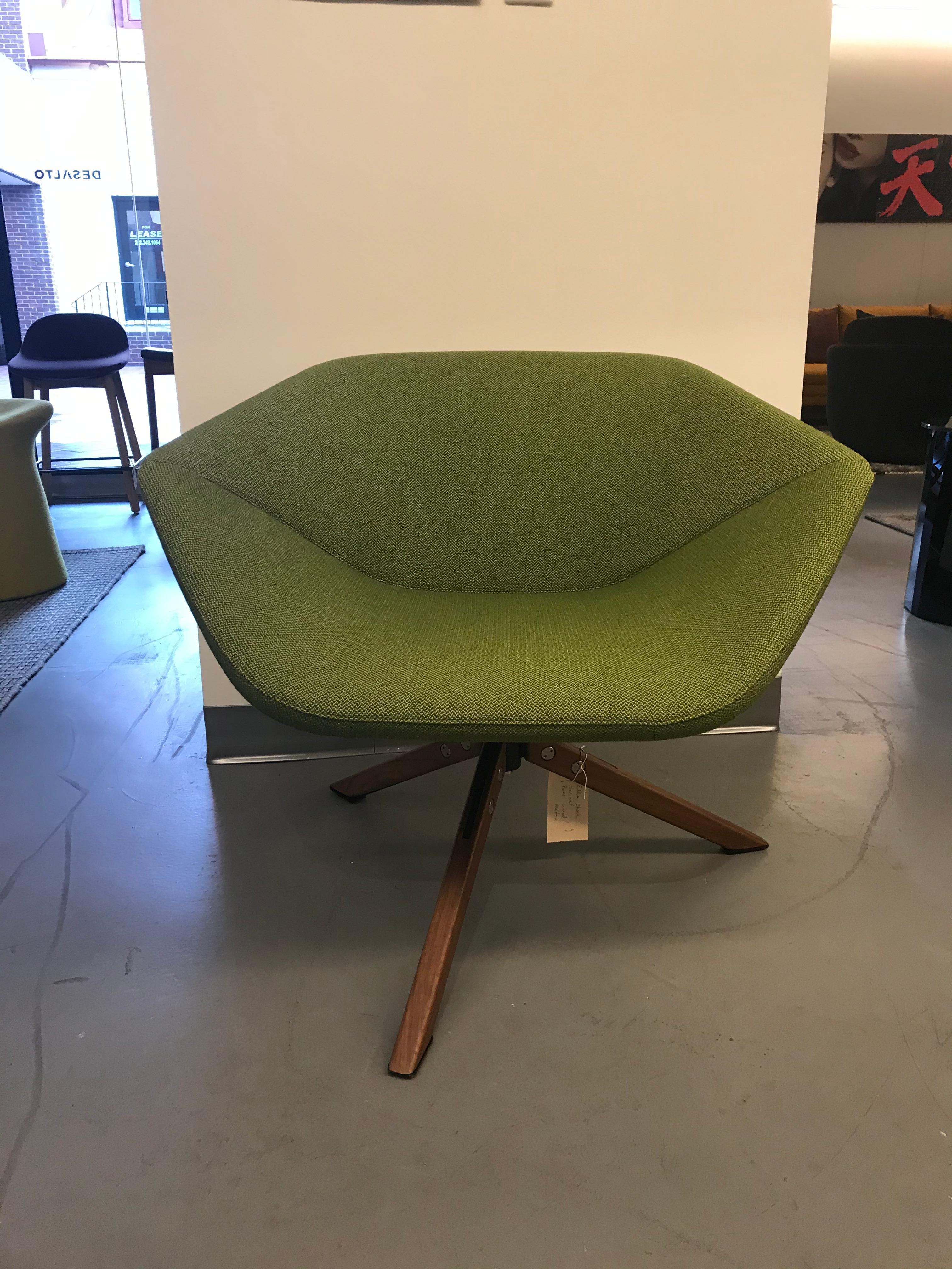 Montis Green Ella Chair In Excellent Condition In New York, NY
