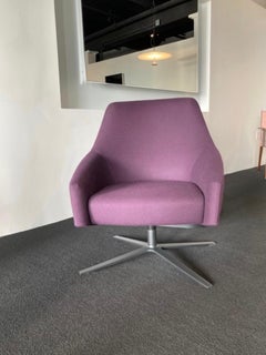 Montis Puk Low, entworfen von Simon Pengelly