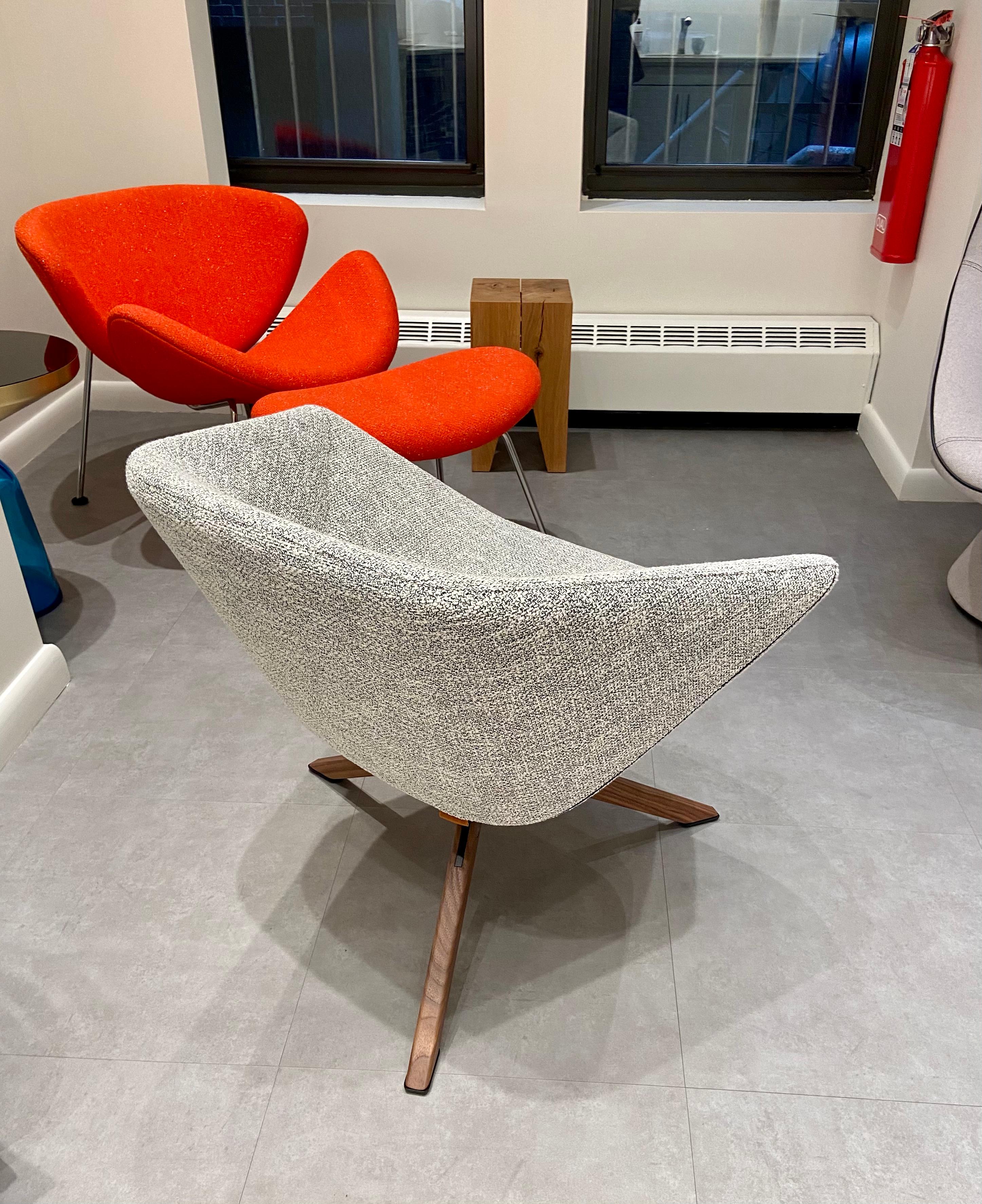 Modern Montis Set of Two Ella Swivel Lounge Chairs Designed by Niels Bendtsen.