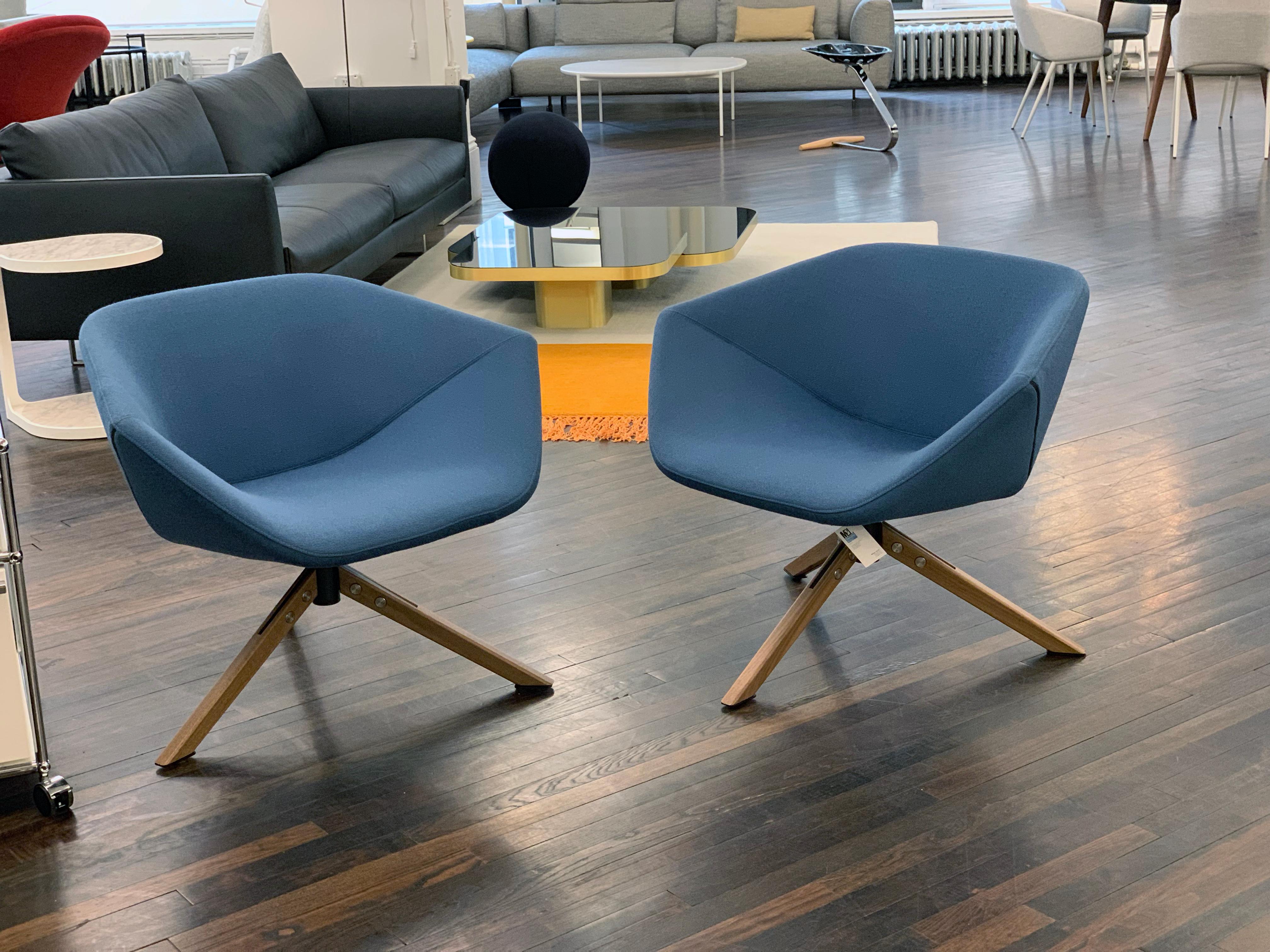 Montis Set of Two Blue Swivel Lounge Ella Chairs 3