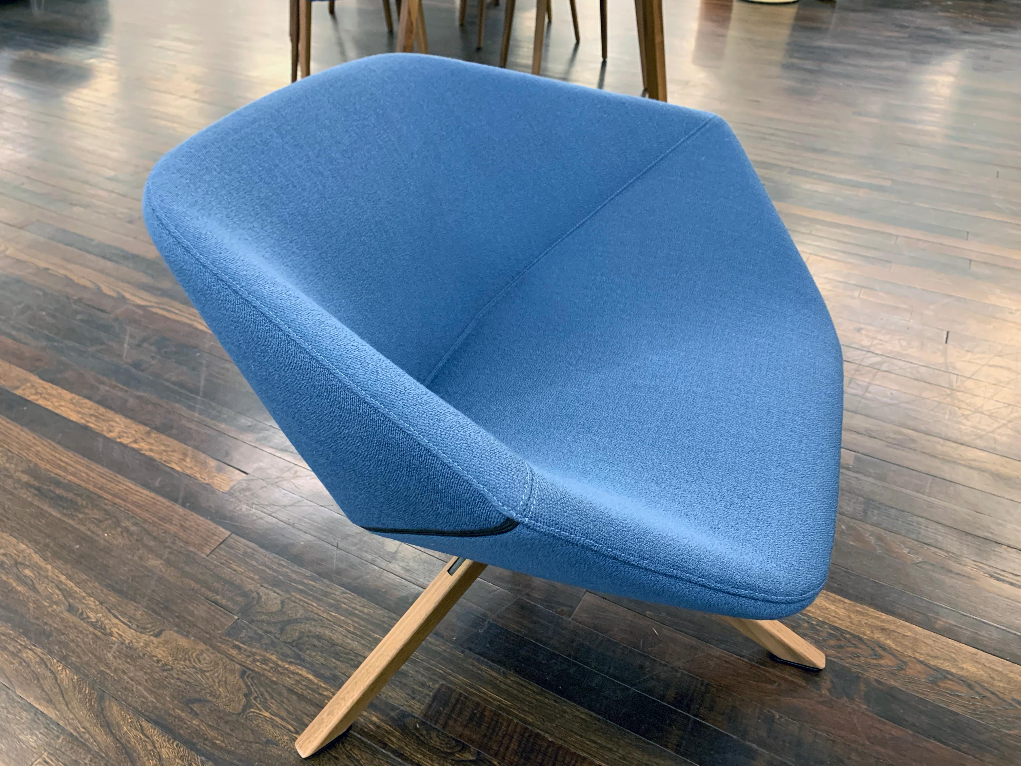 Modern Montis Set of Two Blue Swivel Lounge Ella Chairs