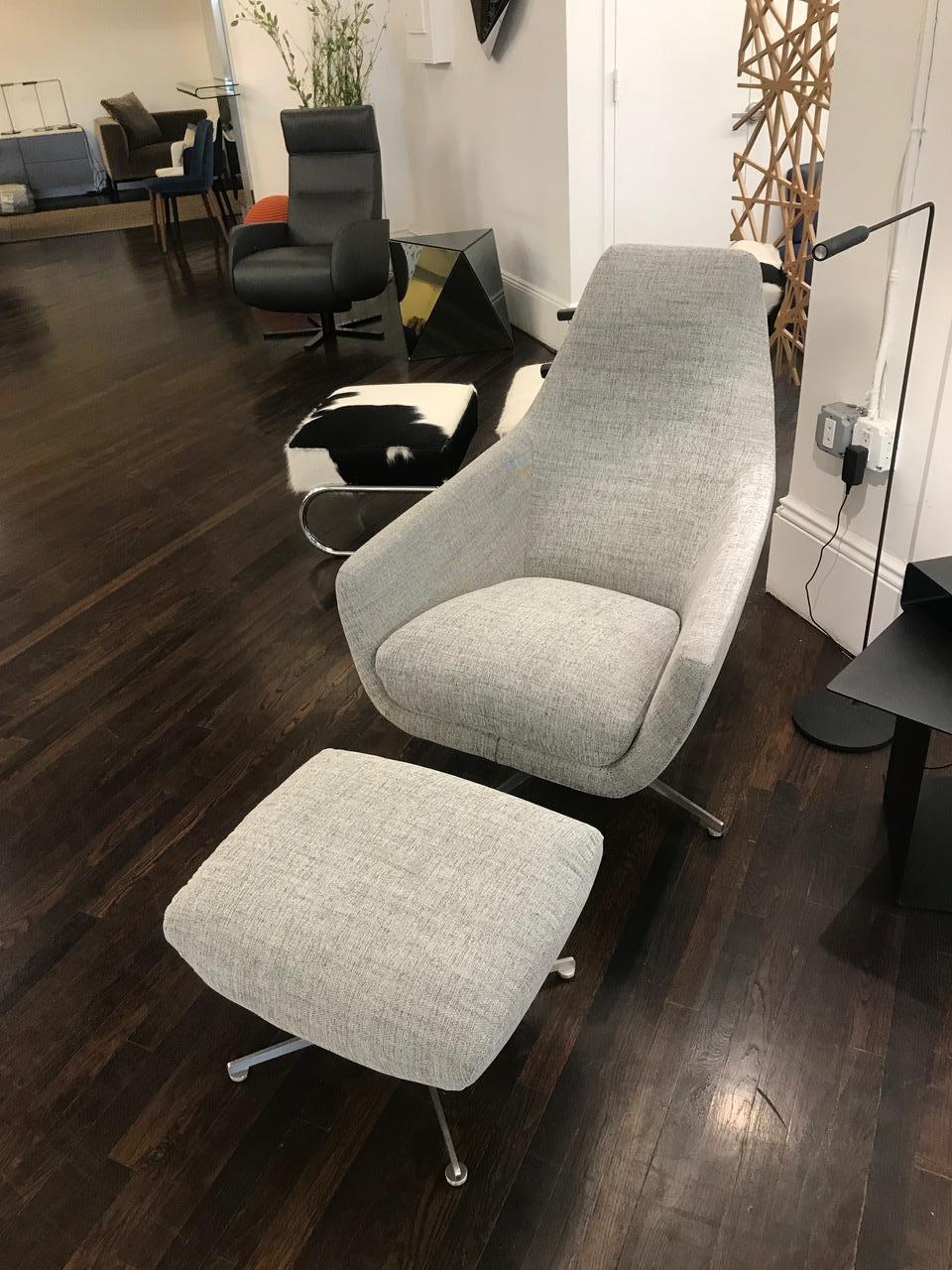 ENZO is a comfortable and inviting armchair that is distinguished by its compact dimensions. The streamlined shape and reduced thickness of the external shell create a visual lightness; the soft, rounded inside invites you to sit back and relax.