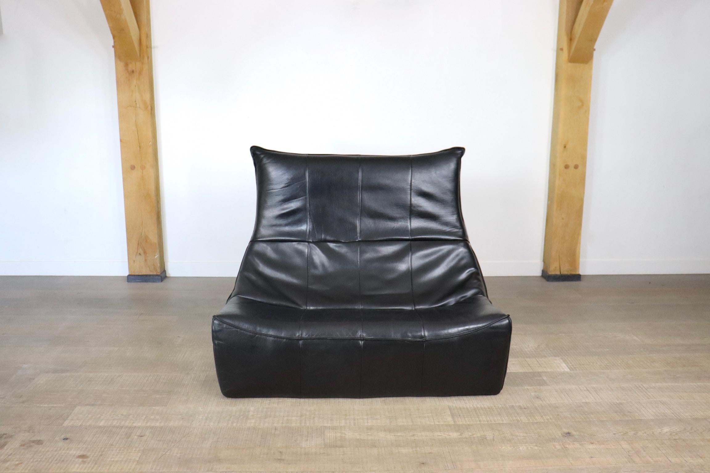 Stunning black leather 'The Rock' two seater sofa by Gerard van den Berg, for Montis 1970s. The sofa features a high quality black leather upholstery. This iconic sofa will give any space a luxurious ambience. 

Dimensions: W148 x D115 x