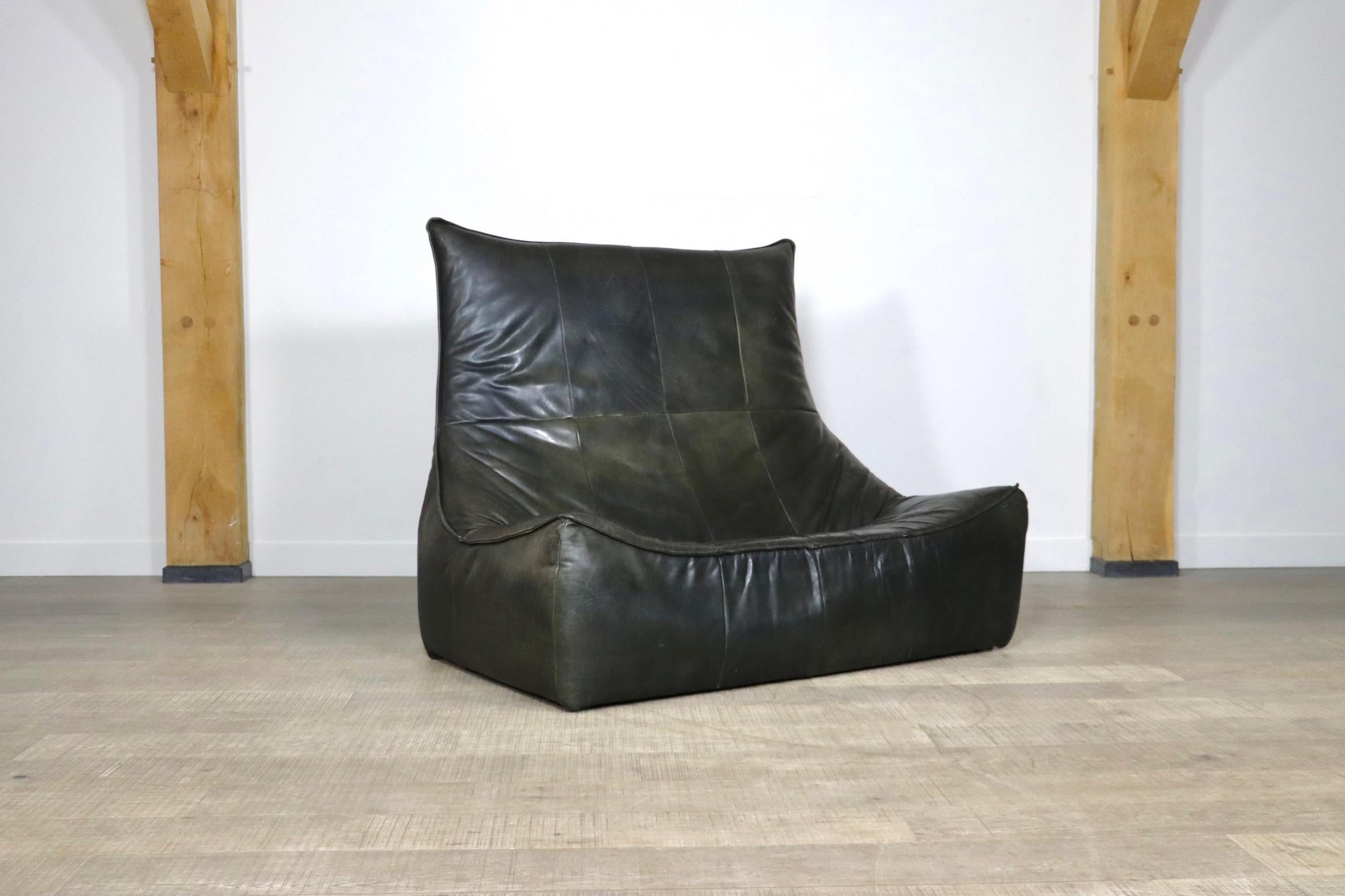 Stunning dark green leather ‘The Rock’ two seater sofa by Gerard van den Berg, for Montis 1970s. This sofa is also known as the “Florence” . The sofa features a high quality dark green leather upholstery. This iconic sofa will give any space a