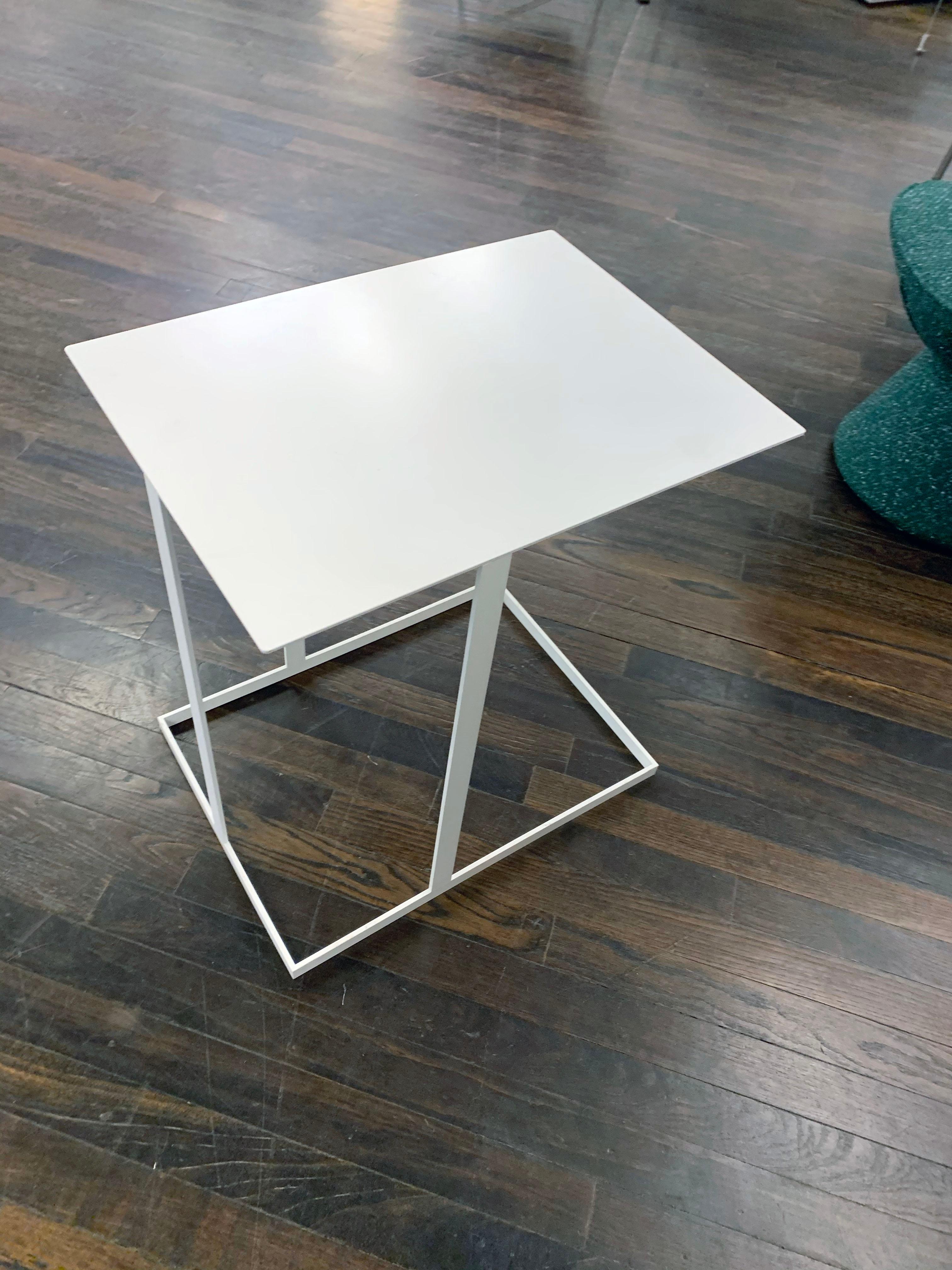 XXIe siècle et contemporain Table d'appoint multifonctionnelle Annex blanche Montis en vente