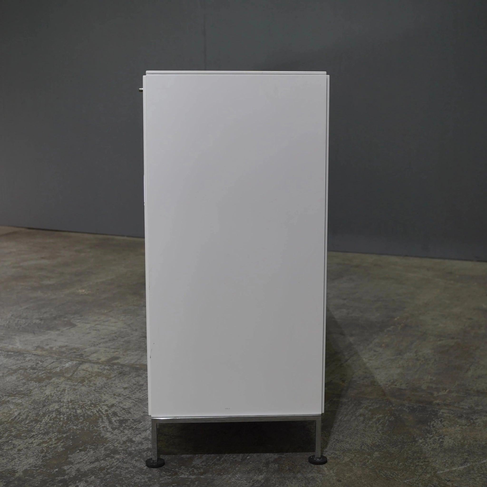 Dutch Montis White Cabinet