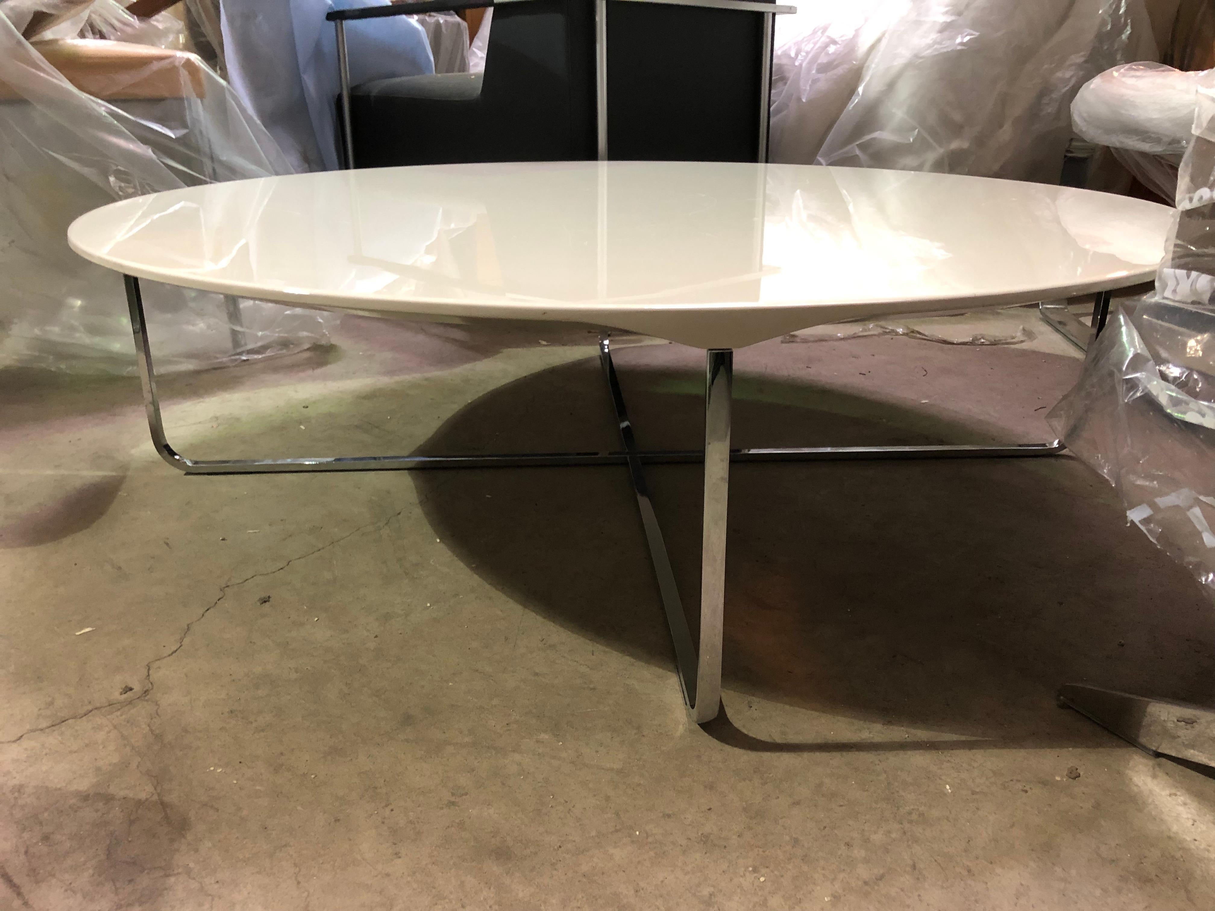Montis White High Gloss Flint Coffee Table In Fair Condition In New York, NY