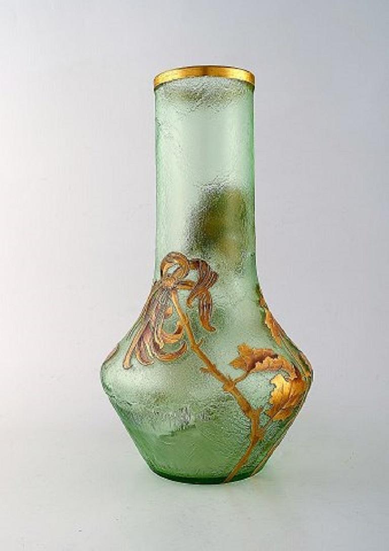 Montjoye, France. Large Art Nouveau vase in mouth-blown art glass. Decorated with flowers in enamel work, gilt. High quality vase. Dated 1880-1900.
In very good condition.
Measures: 29 x 17 cm.
stamped.