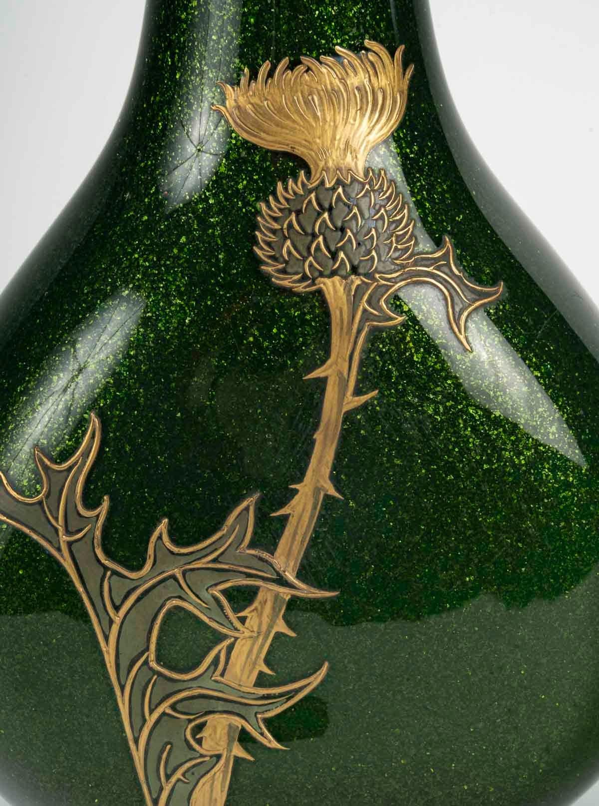 Verre Vase Montjoye, design chardon, verre irisé, 1900, Art nouveau en vente