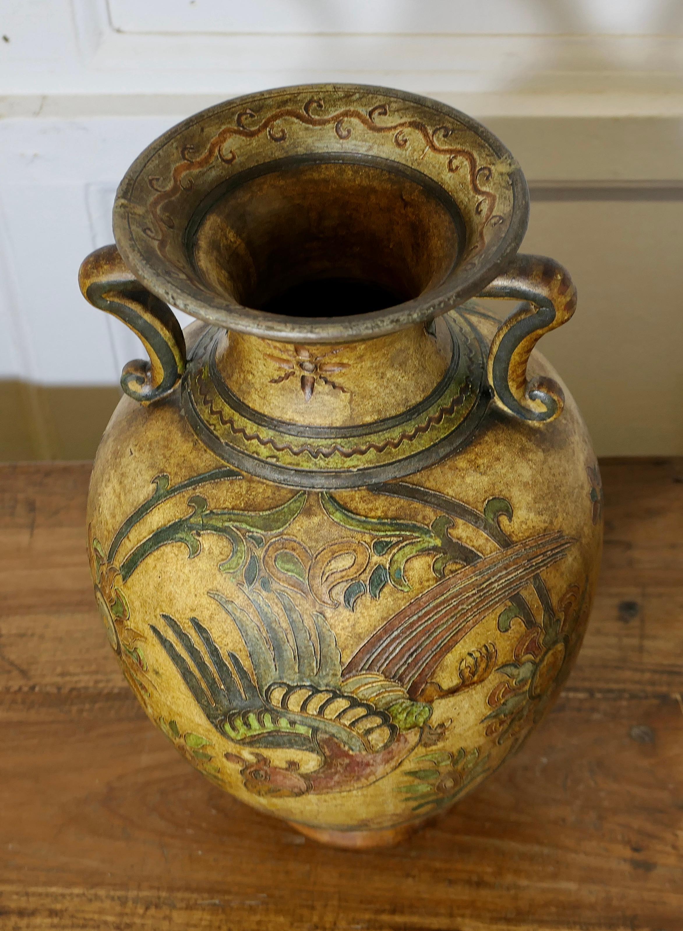 Vaso italiano Montopolyi Arno con draghi    Un pezzo insolito realizzato in terracotta In condizioni buone in vendita a Godshill, Isle of Wight