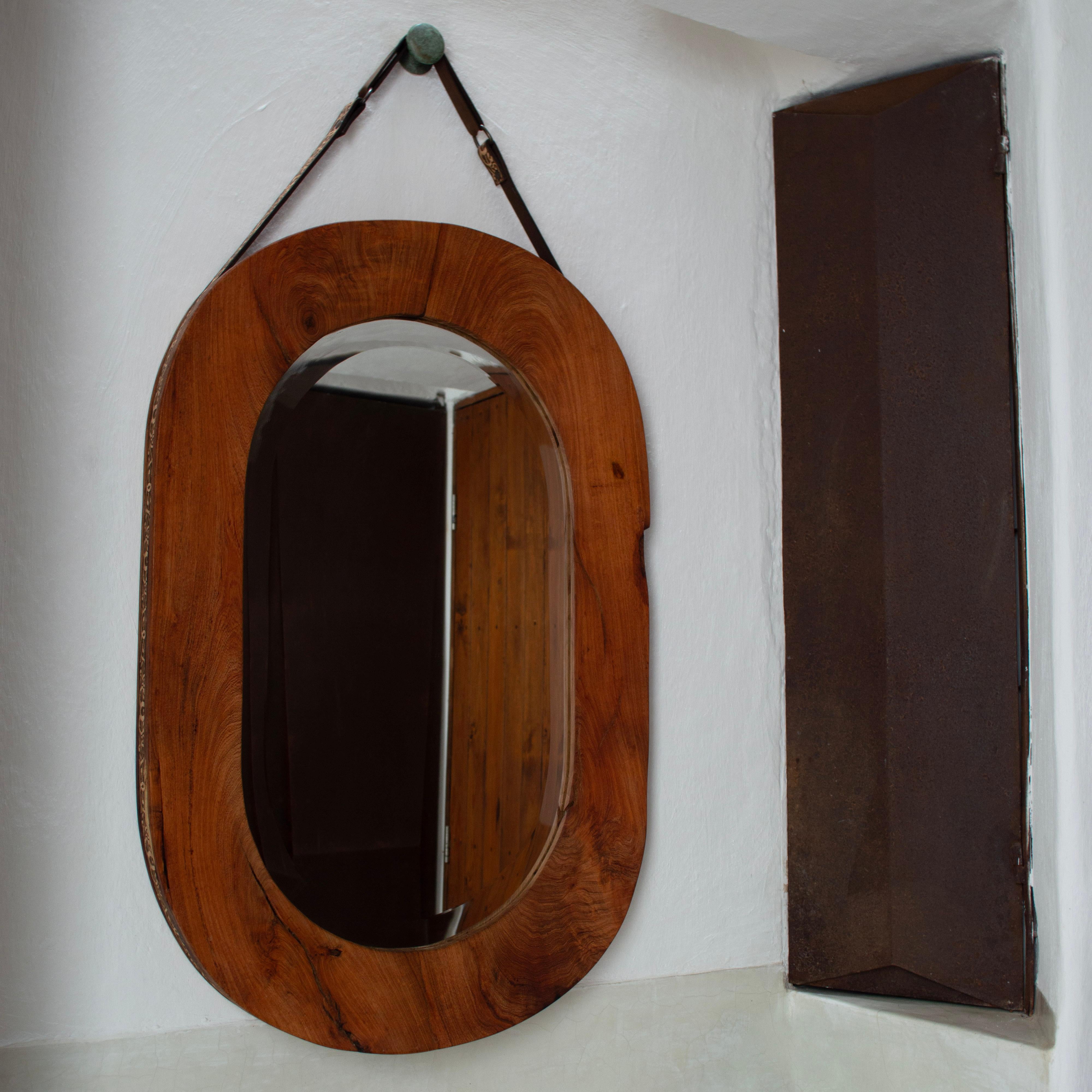 Messicano Specchio ovale Montura in Mesquite smussato con cintura in pelle ricamata 