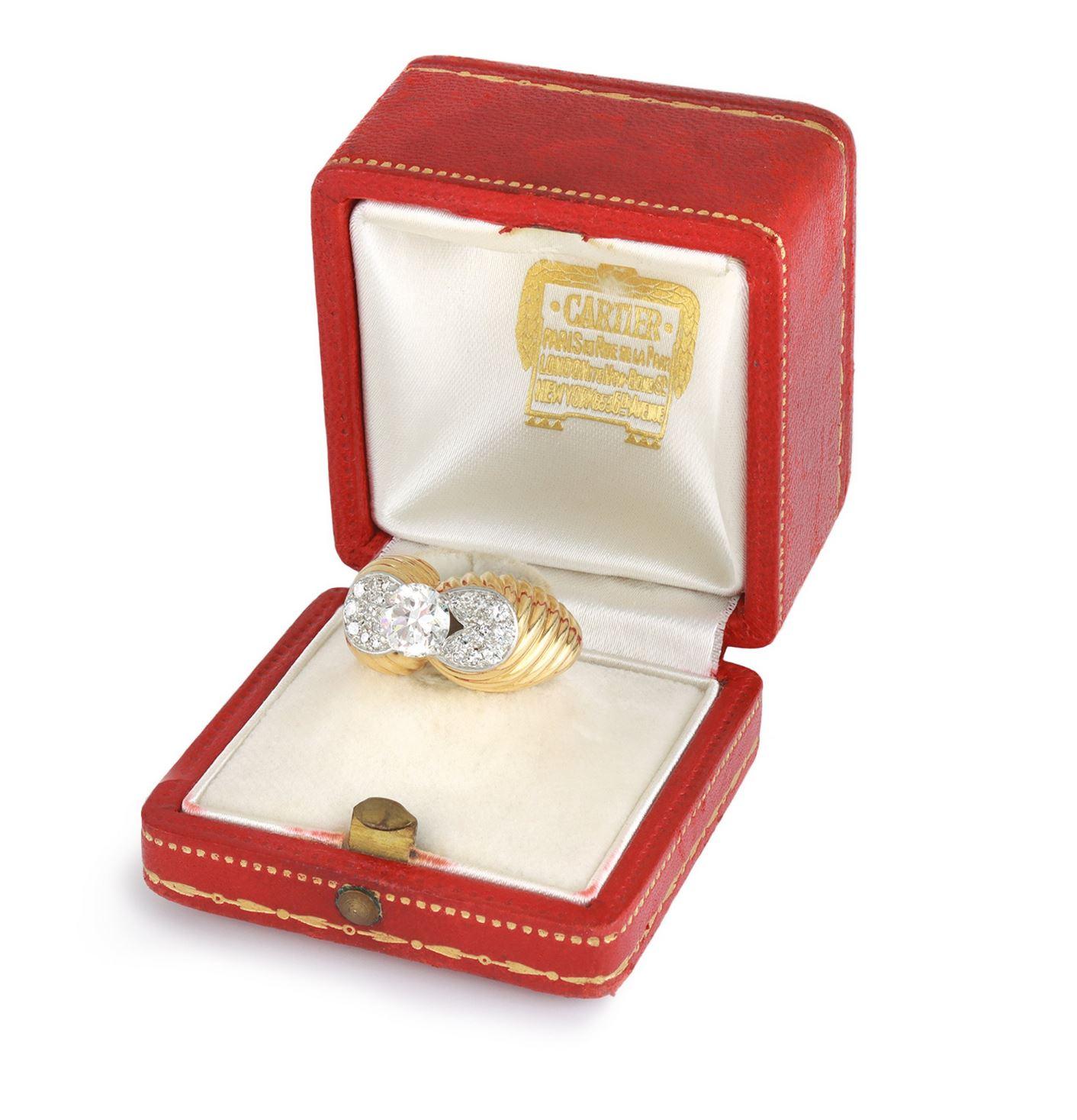 Post-War Monture Cartier diamond cocktail ring, French, circa 1950. For Sale