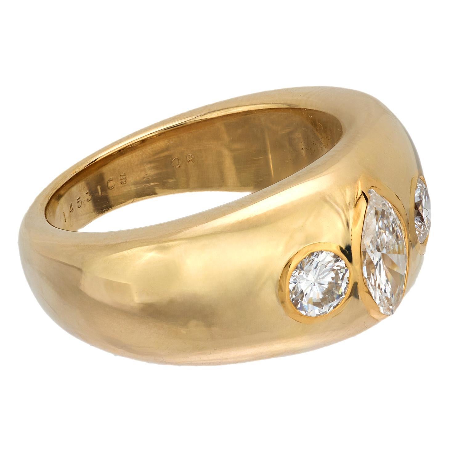 Anillo Monture Van Cleef & Arpels de diamantes y tres piedras de oro amarillo de 18k en Bueno Estado en Beverly Hills, CA