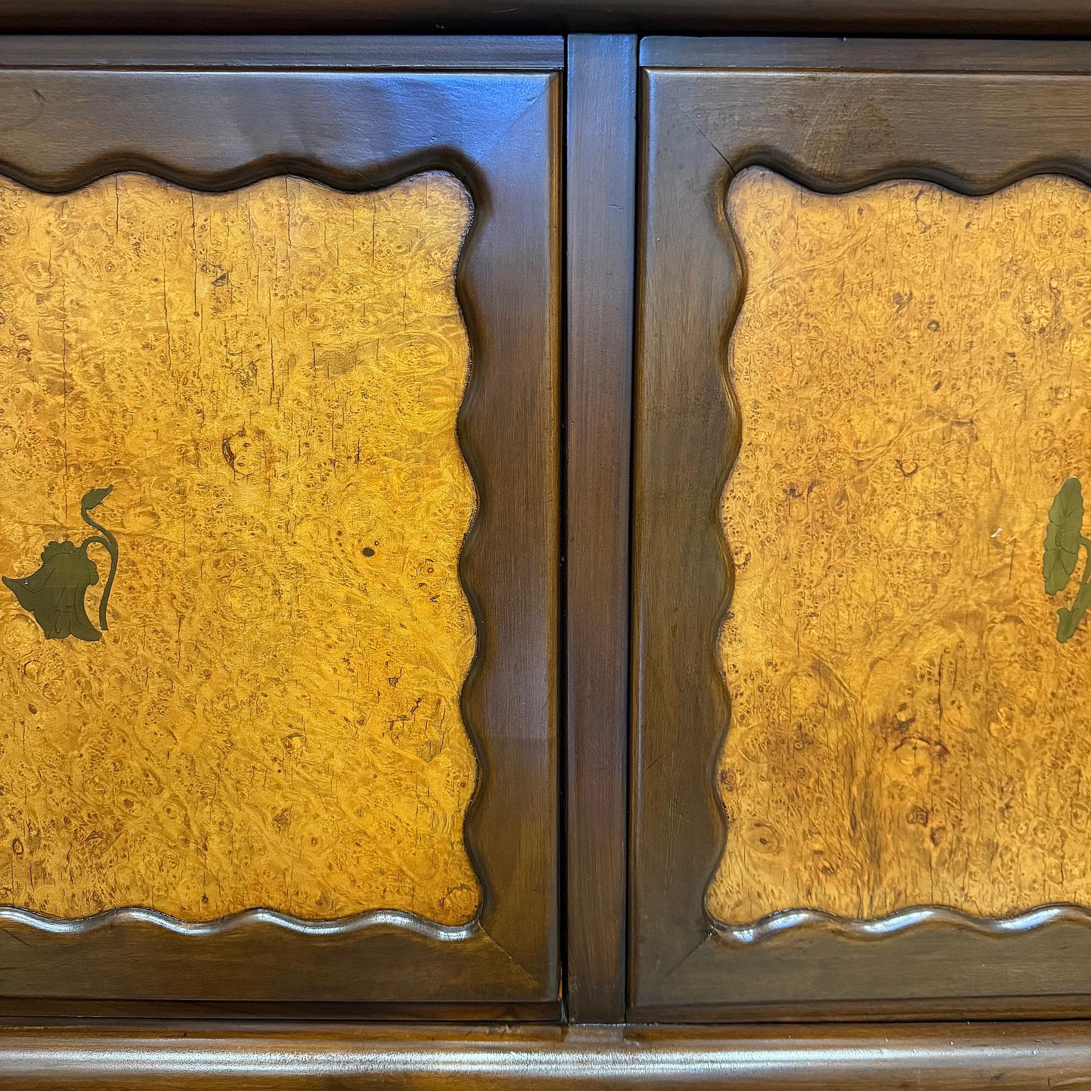 XX secolo Credenza Monumentale Paola Buffa, in radica, dettagli in ottone in vendita