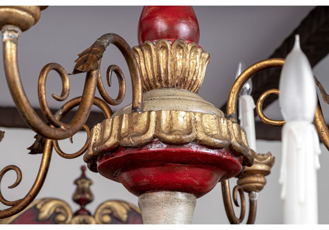 Dorato Monumentale lampadario Florentine a 12 bracci dorati e dipinti in vendita