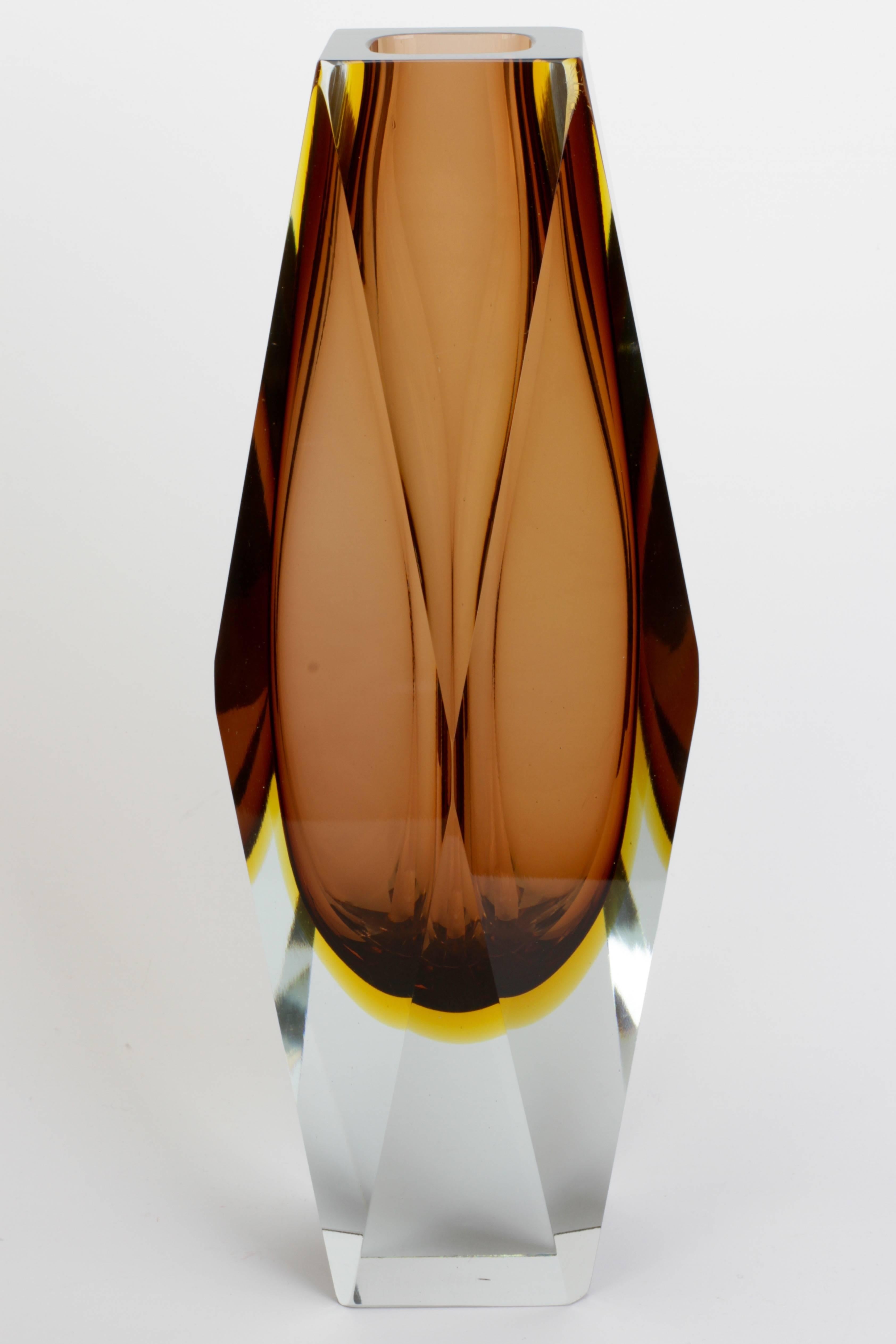 Facetté Monumental vase italien en verre Sommerso de Murano brun à facettes et coupe en diamant de 12 pouces en vente
