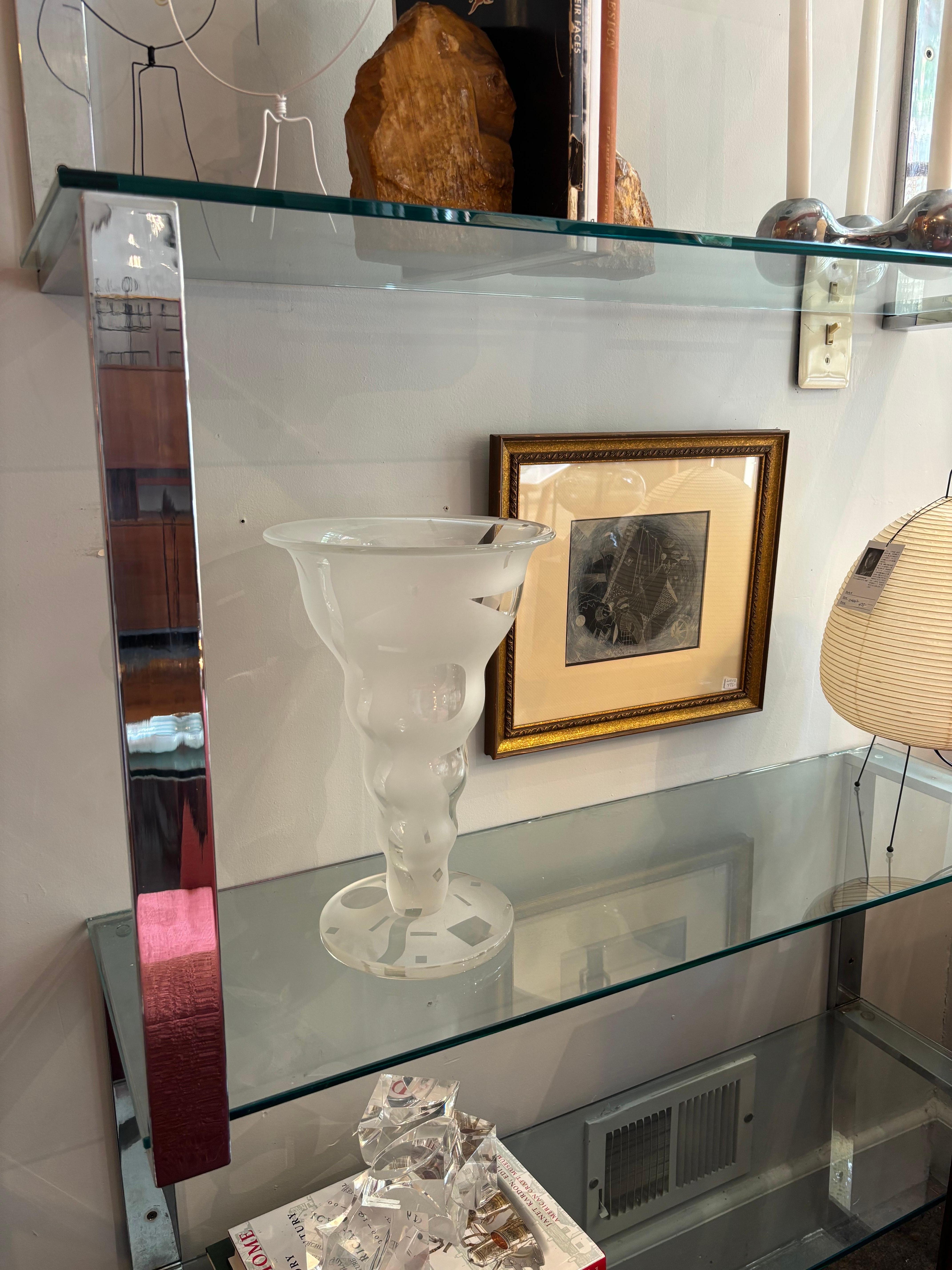Jarrón monumental de vidrio artístico esmerilado Robert The de 14,5 de altura finales del siglo XX en venta