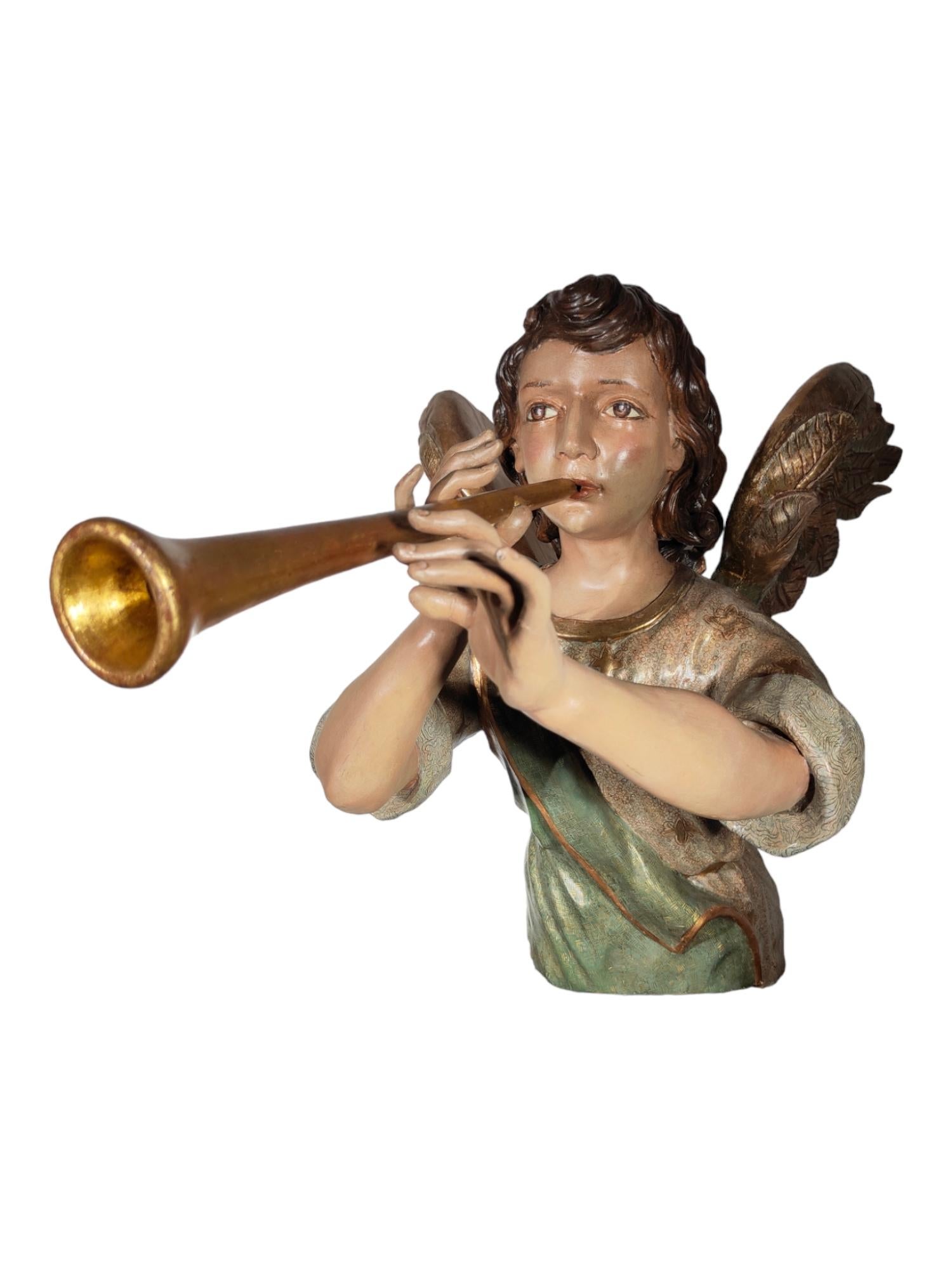 Monumental 17th Century Angel In Good Condition For Sale In Madrid, ES
