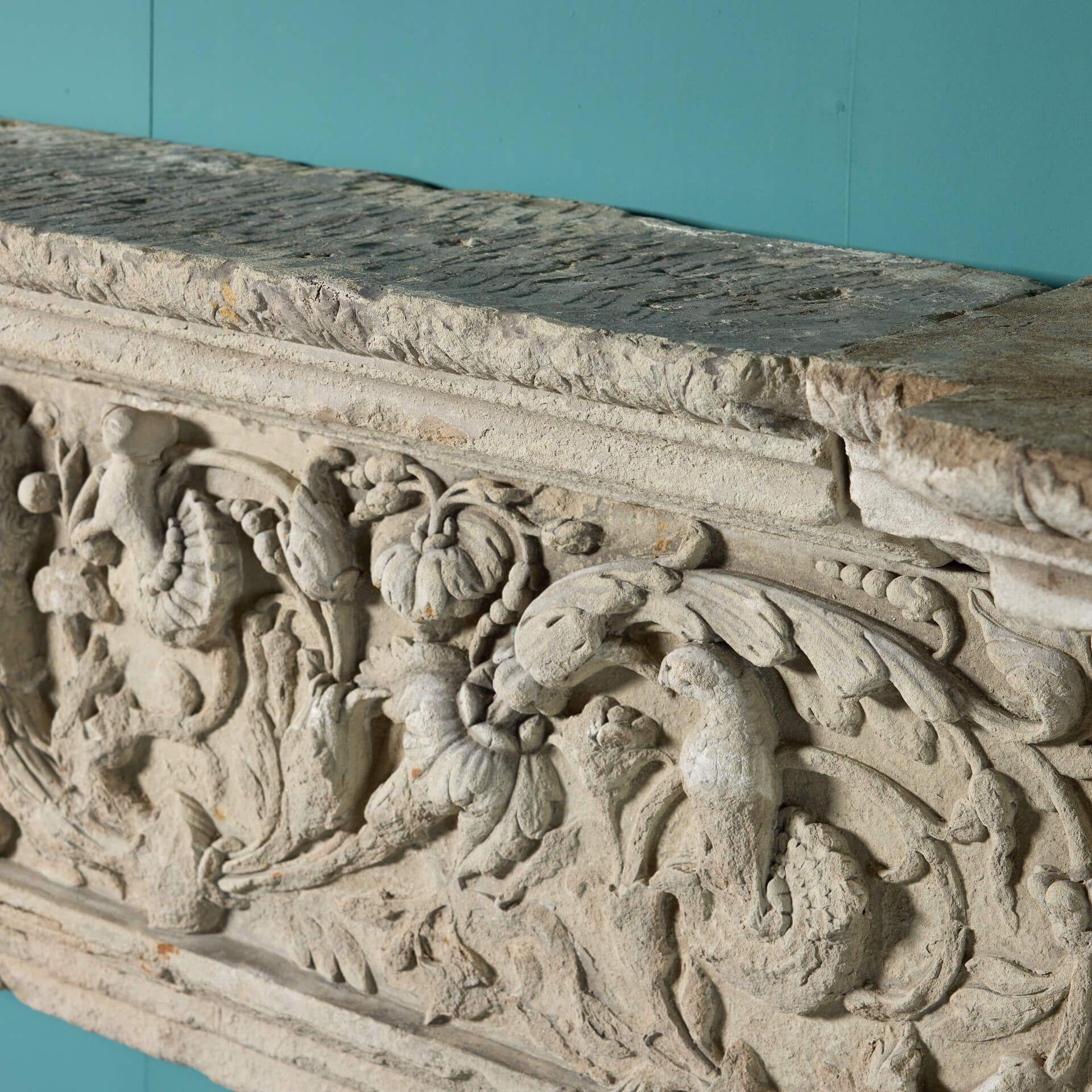 Monumentale 17. Jahrhundert Englisch geschnitzt Kalkstein Kamin Mantel im Angebot 1