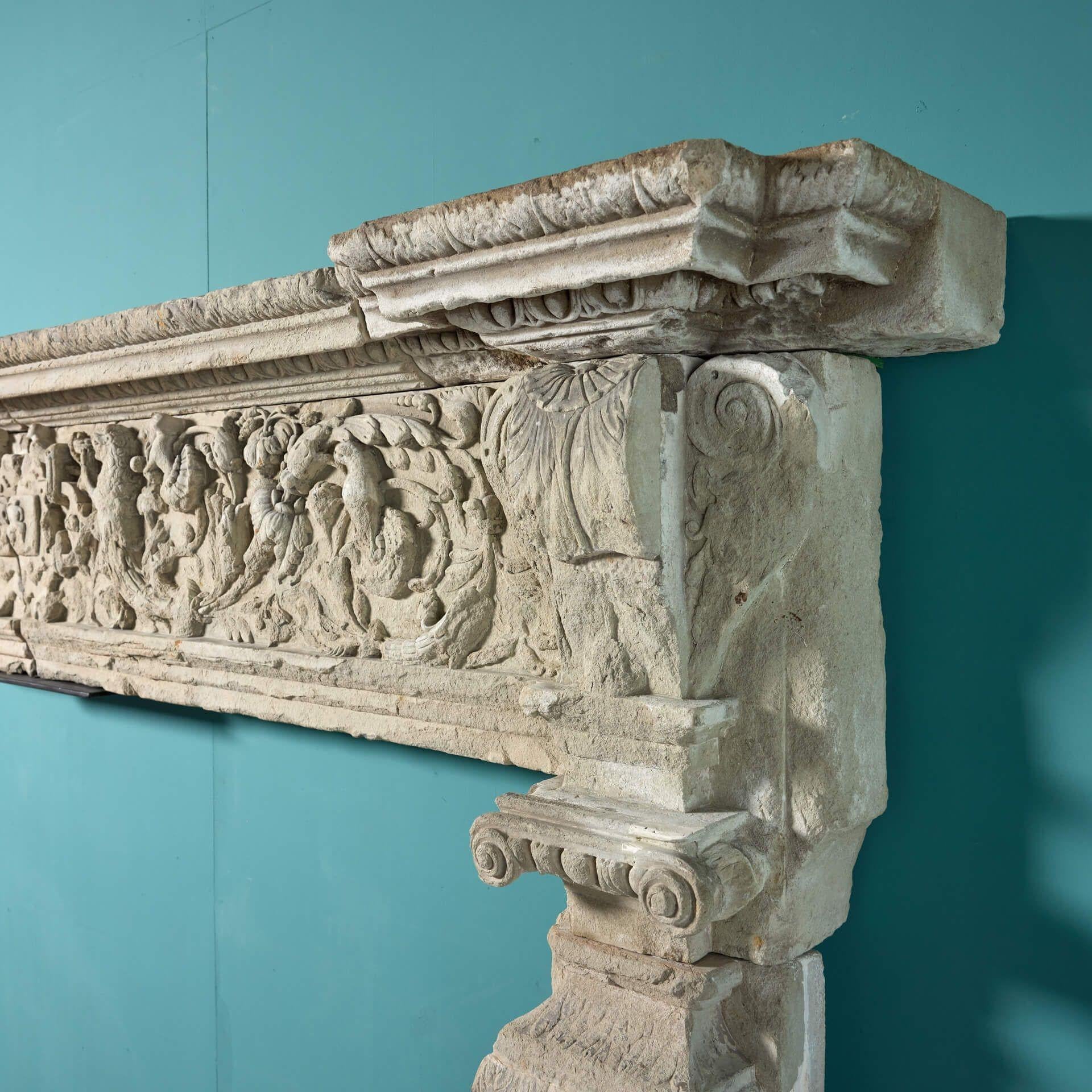 Monumentale 17. Jahrhundert Englisch geschnitzt Kalkstein Kamin Mantel im Angebot 2