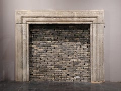 Monumental 17th-century Italian limestone fireplace mantel with bolection profil