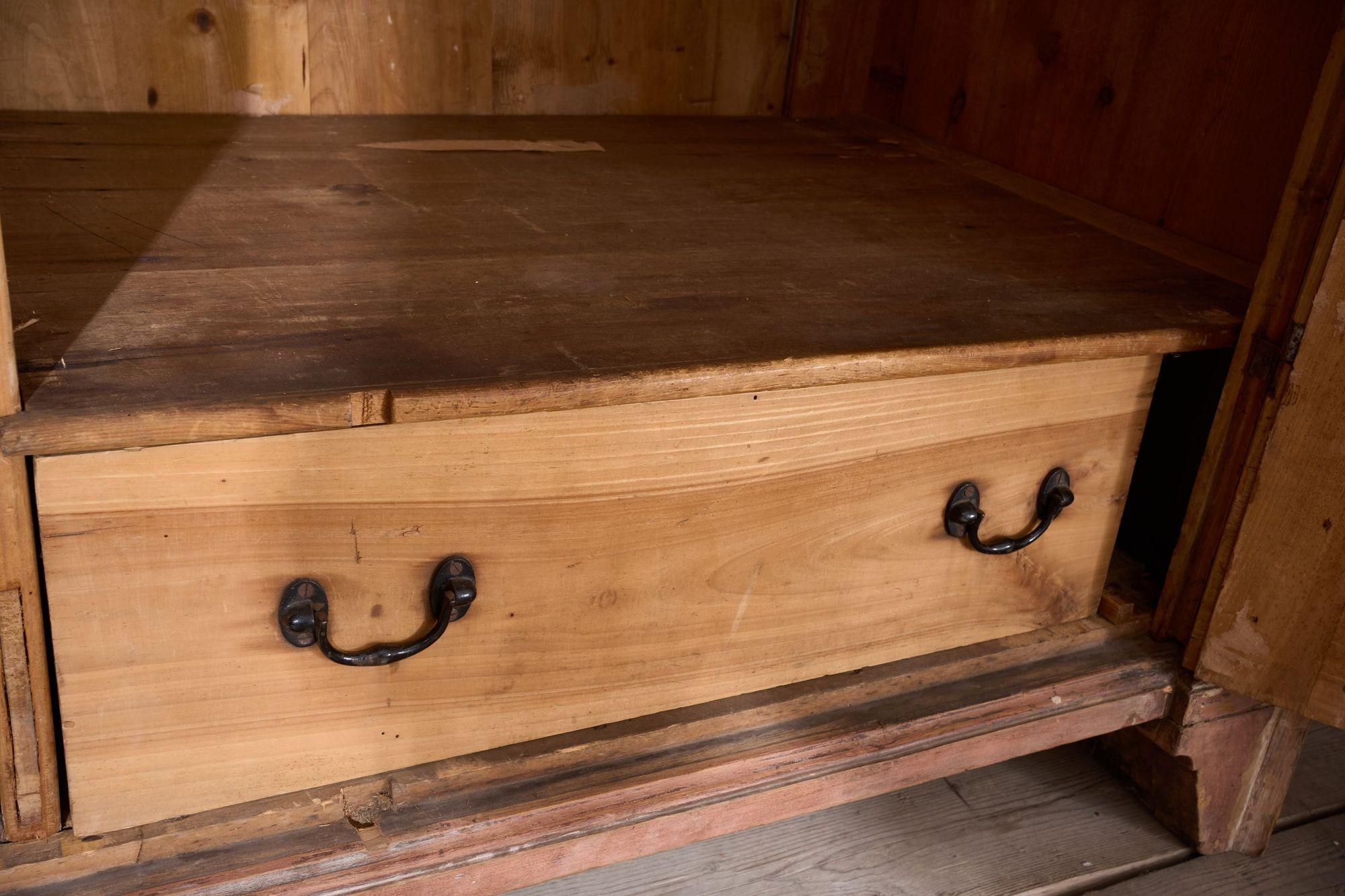 Monumentale credenza italiana dipinta del XVII secolo in vendita 9