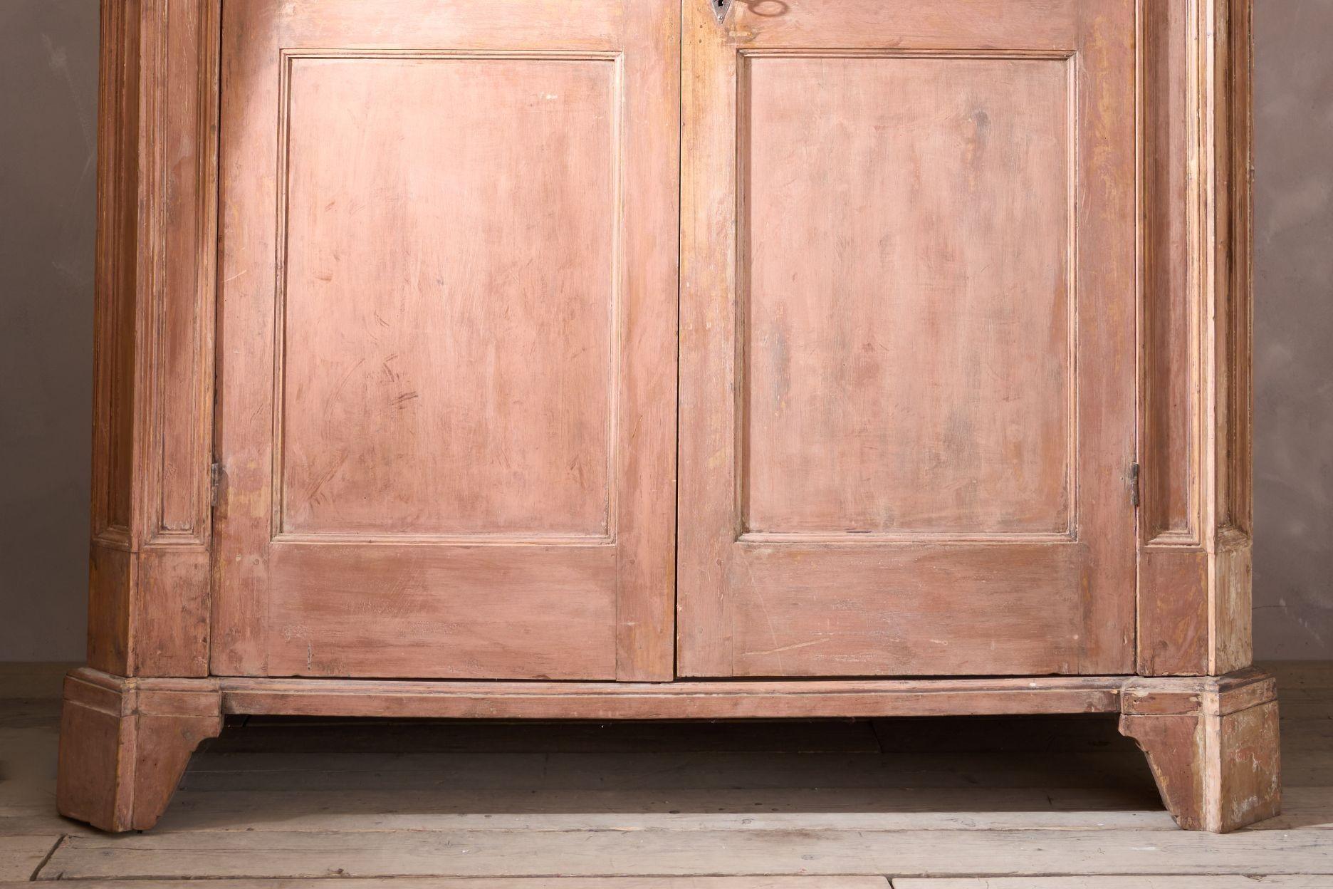 Pino Monumentale credenza italiana dipinta del XVII secolo in vendita