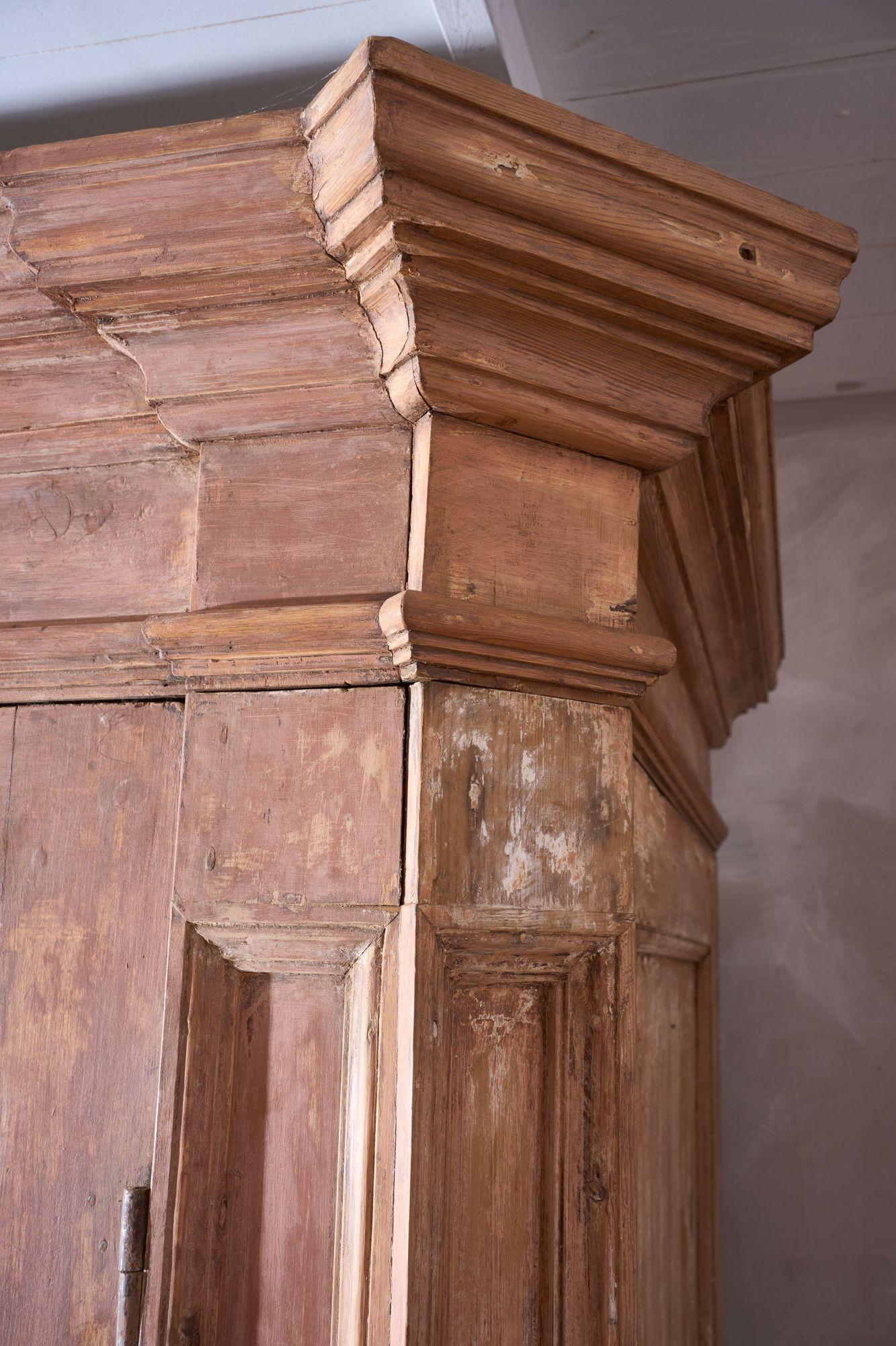 Monumentale credenza italiana dipinta del XVII secolo in vendita 3