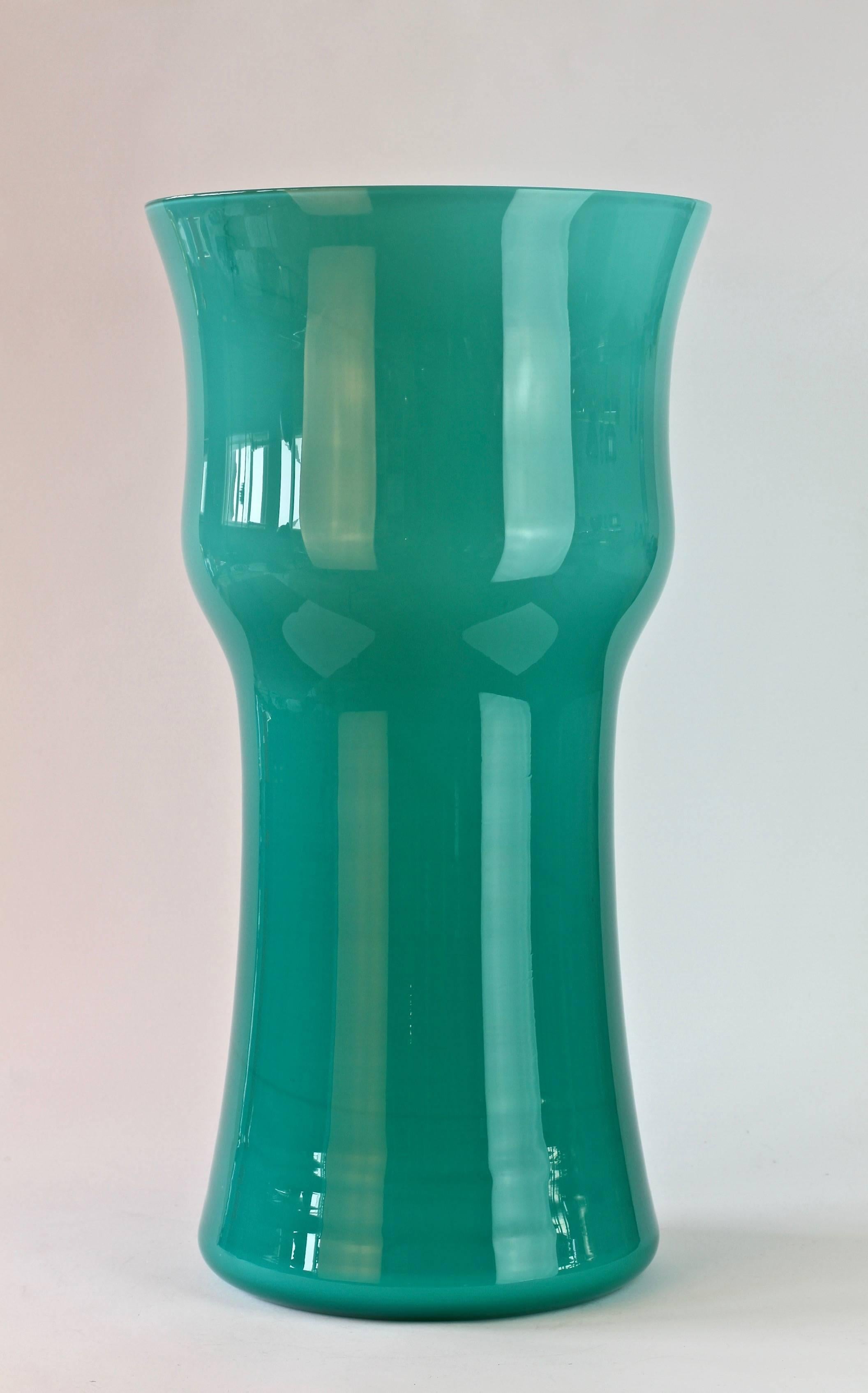 Mid-Century Modern Monumental 18 Inch Tall Cenedese Italian Murano Glass Centrepiece Vase For Sale