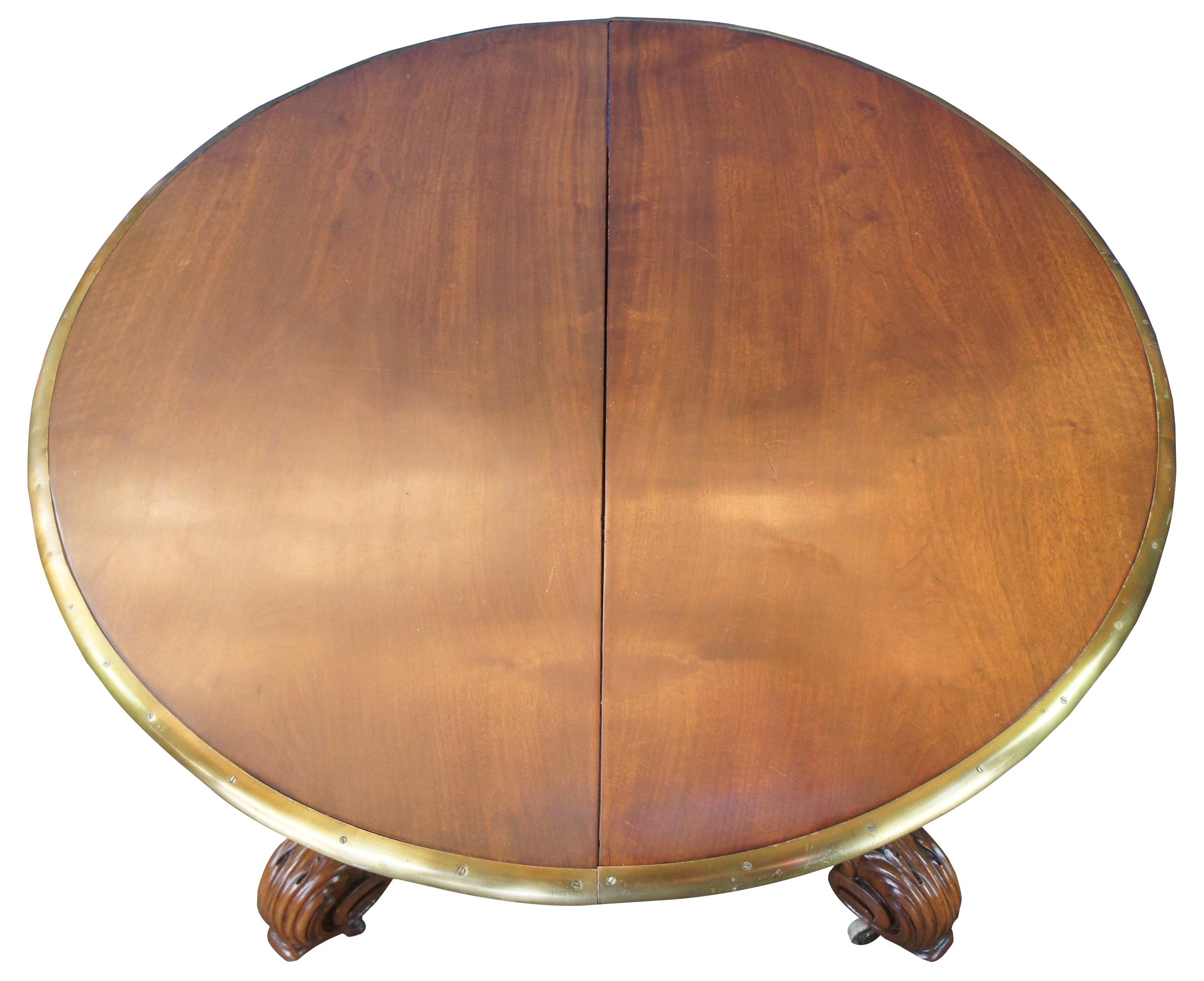 Monumental Victorian Walnut Extendable Boardroom Conference Dining Table Bon état - En vente à Dayton, OH