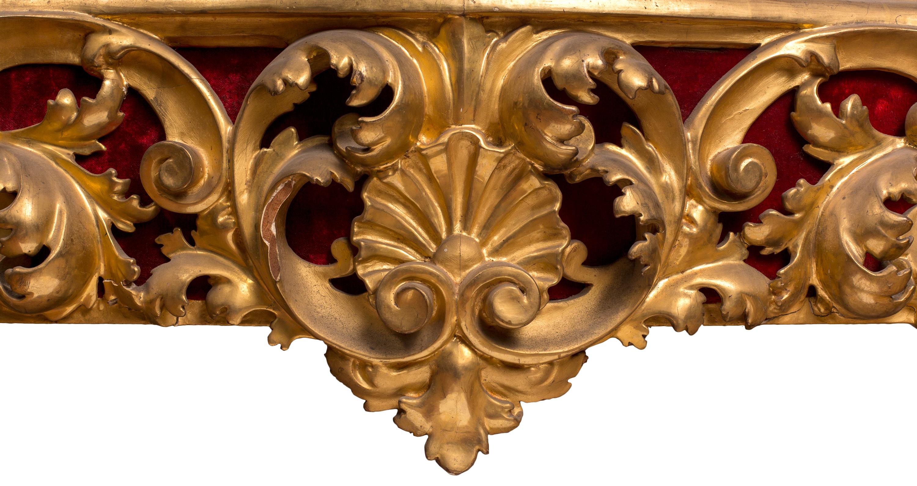 Dramatischer, monumentaler Florentiner Rokoko-Spiegel aus vergoldetem Holz mit passendem Pflanzgefäß  im Angebot 2