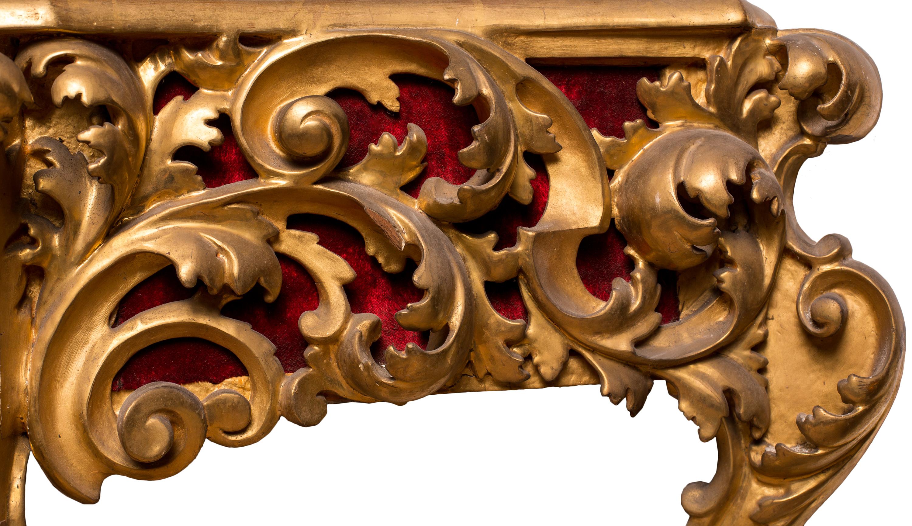 Dramatischer, monumentaler Florentiner Rokoko-Spiegel aus vergoldetem Holz mit passendem Pflanzgefäß  im Angebot 3
