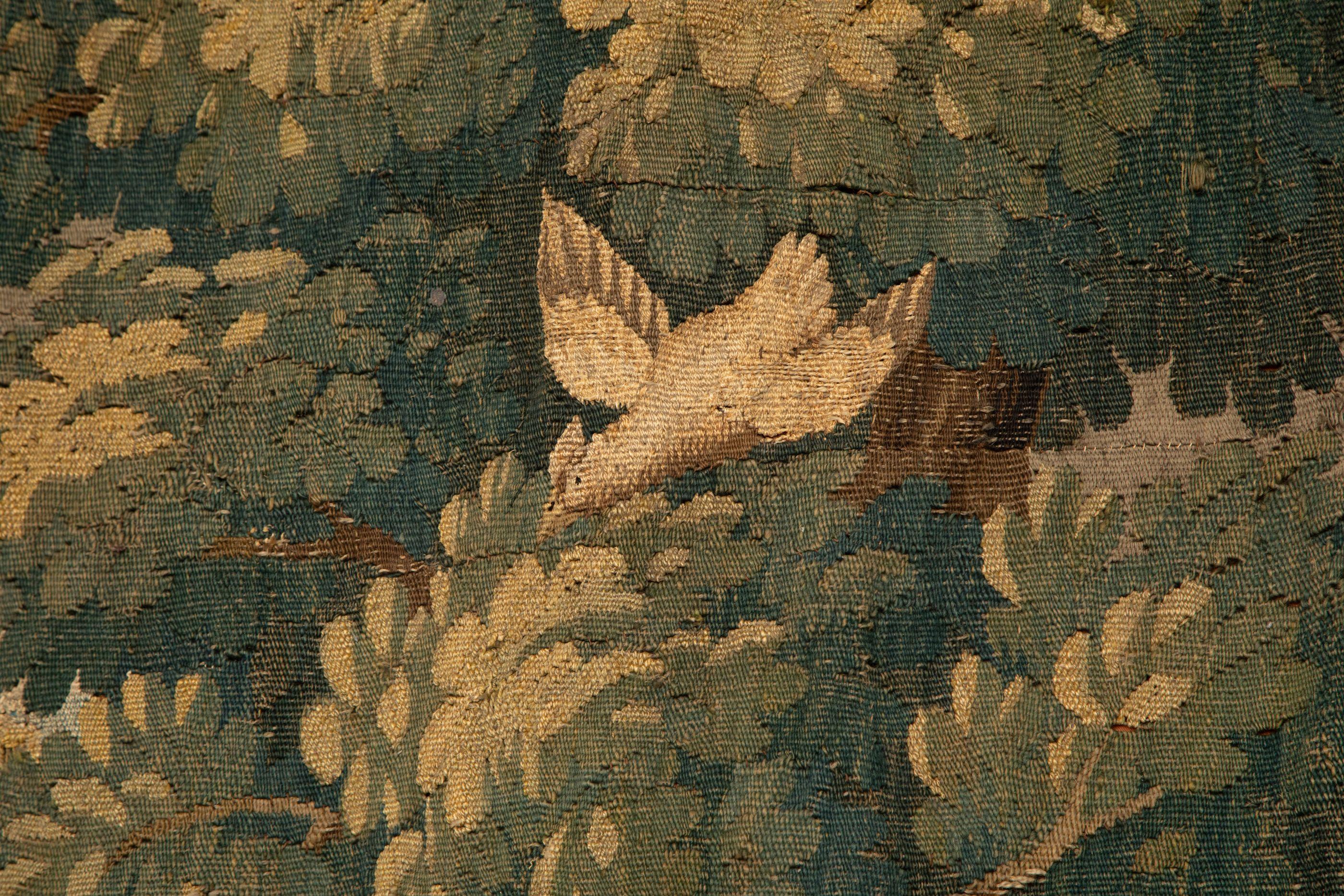 Monumentaler Aubusson Verdure-Wandteppich aus dem 18. Jahrhundert (Wolle) im Angebot