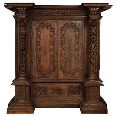 Monumentale armadio barocco italiano in noce del XVIII secolo