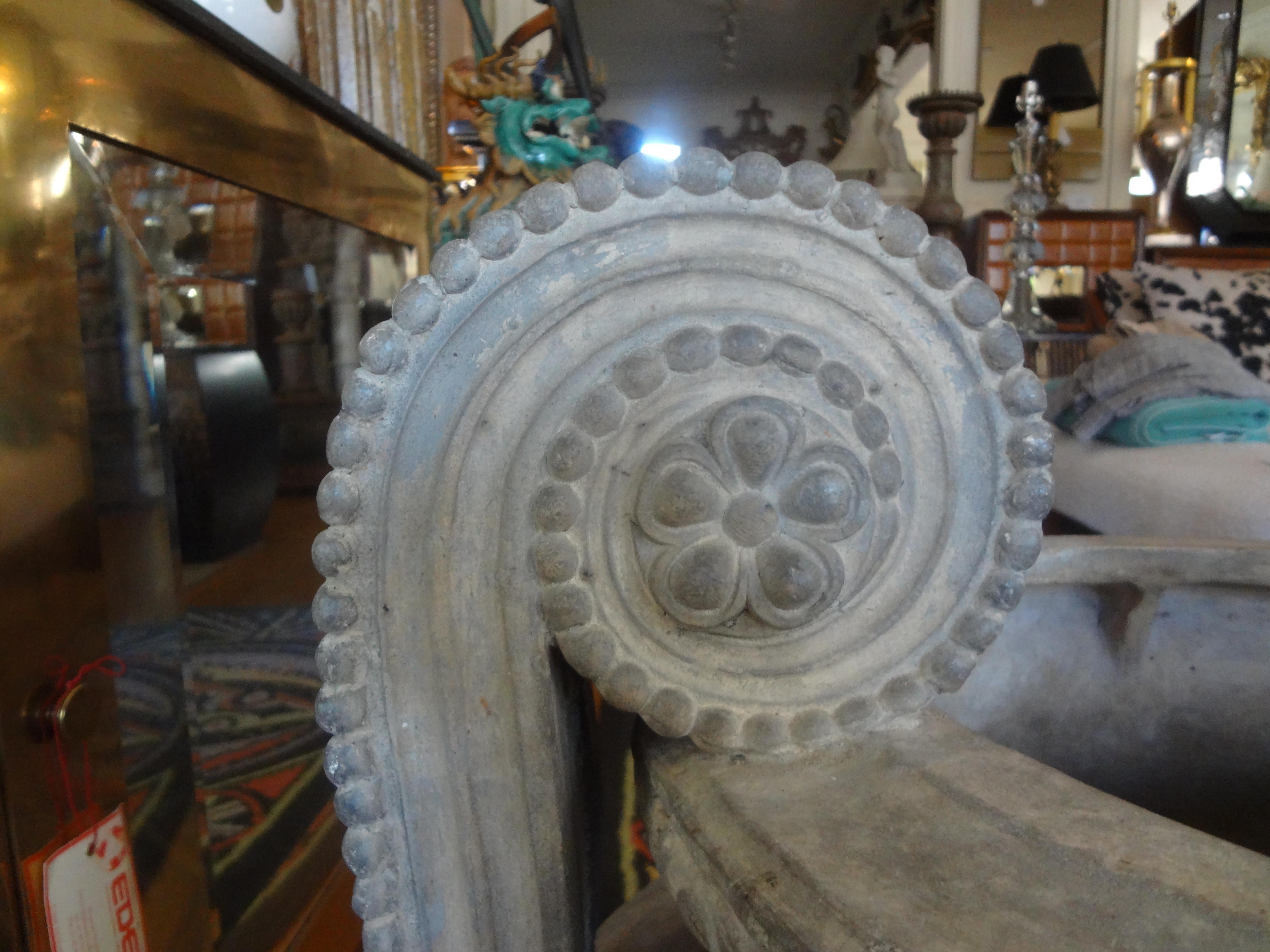 Monumental urna francesa de terracota Luis XVI del siglo XVIII siglo XVIII y antes en venta