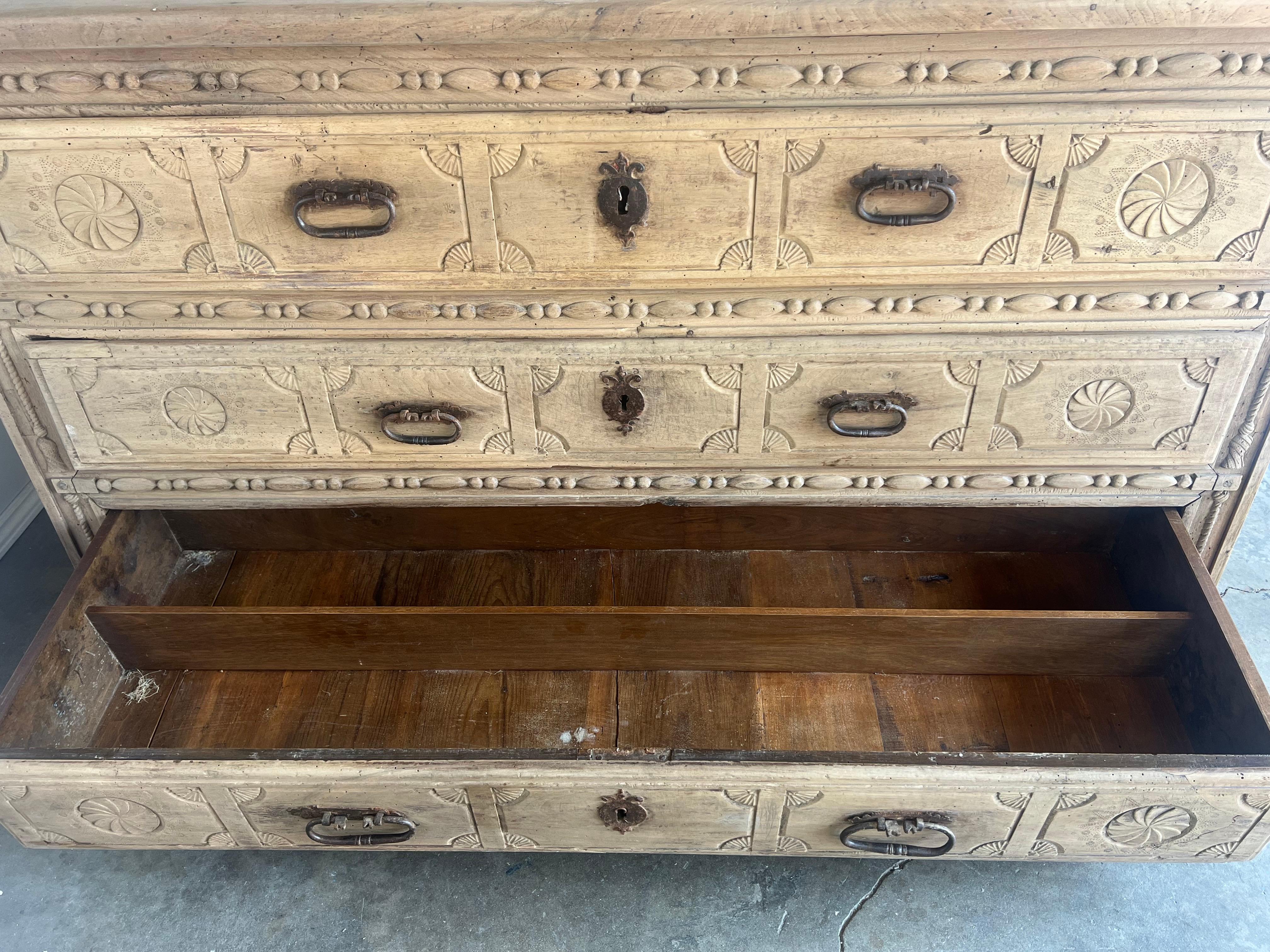 Monumental 18th Century Italian 3-Drawer Commode For Sale 8