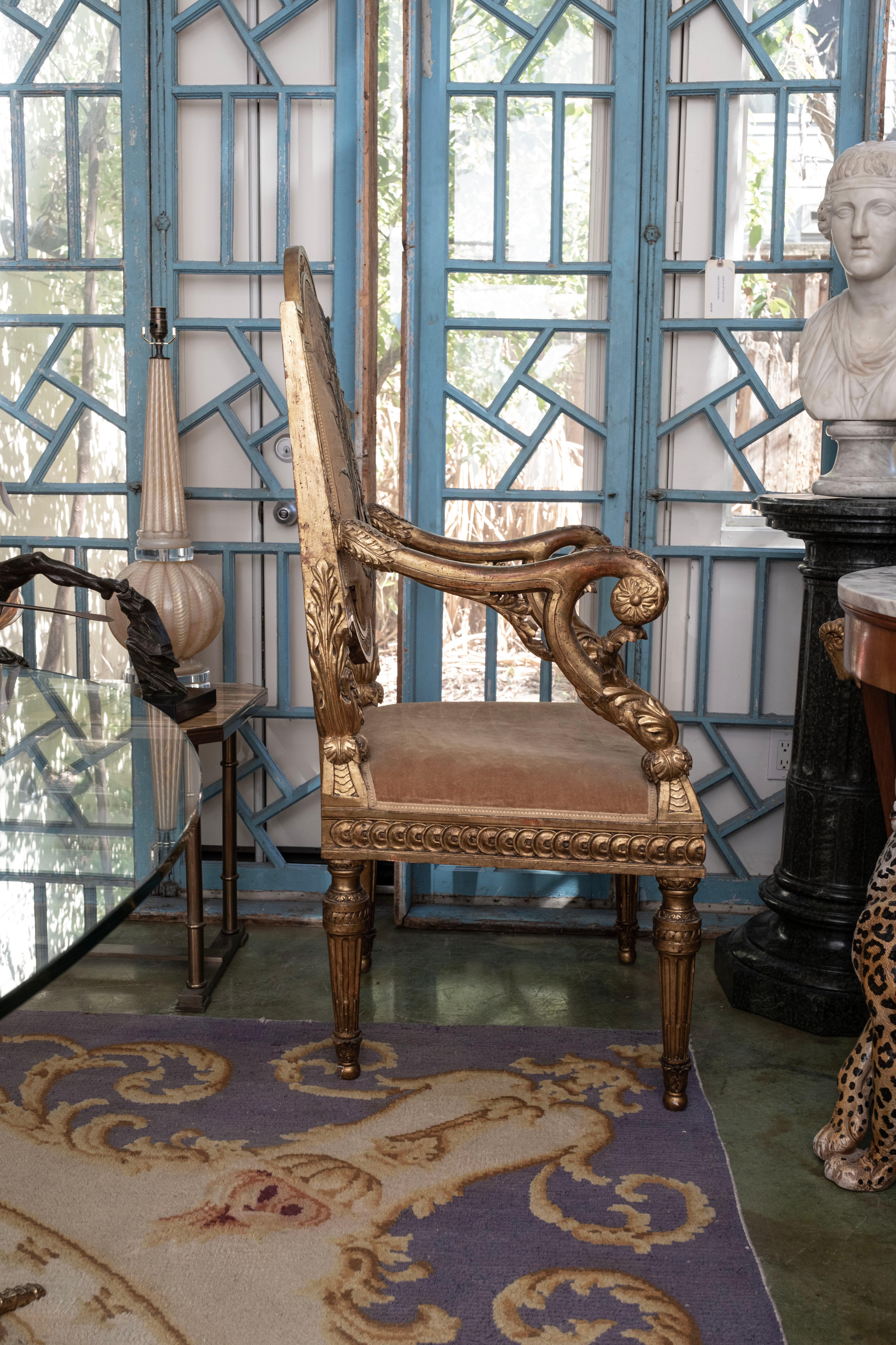 italien Monumentale chaise vénitienne Louis XVI en bois doré du 18ème siècle
