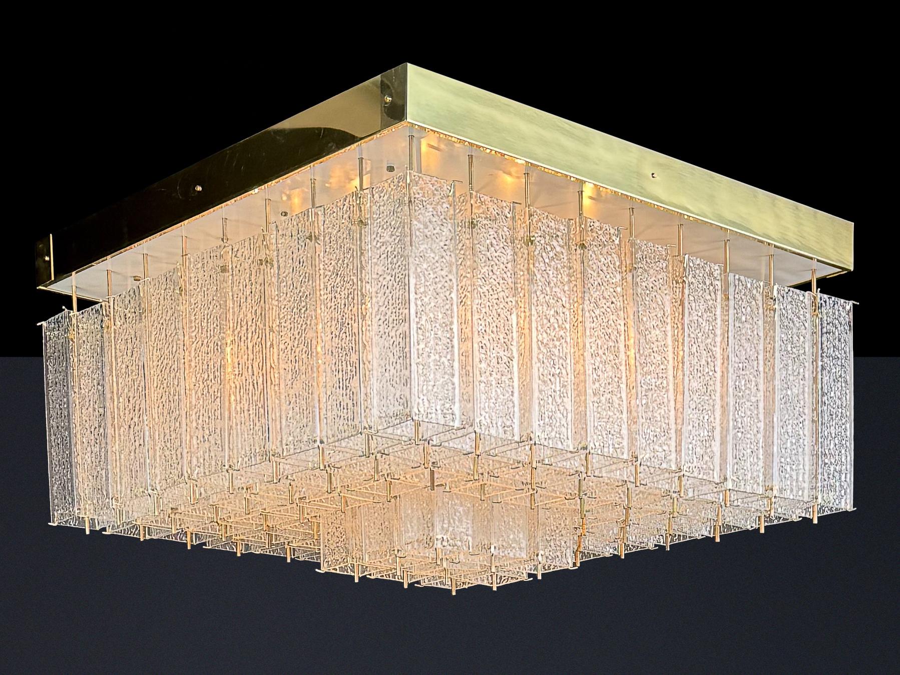 Monumental lustre bohémien des années 1960 en verre texturé et laiton. en vente 4