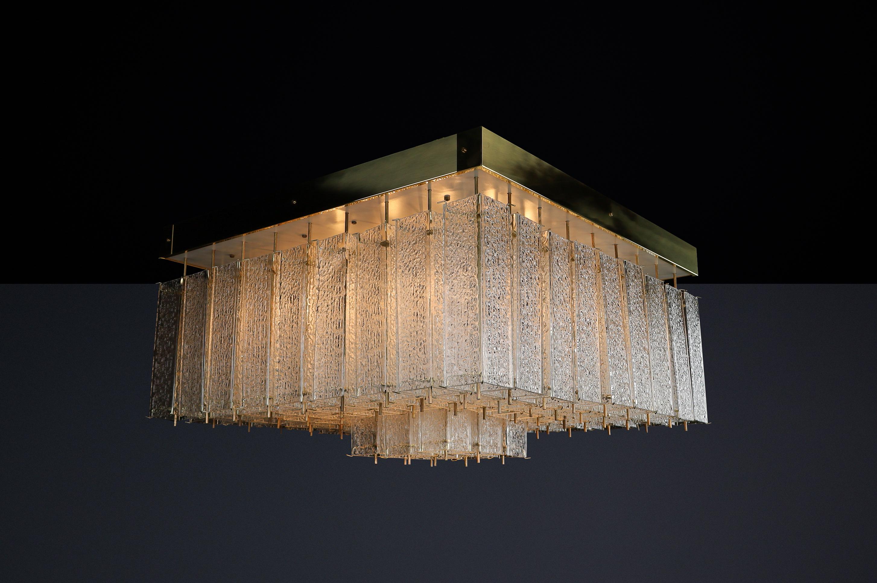 Monumental lustre bohémien des années 1960 en verre texturé et laiton. en vente 5
