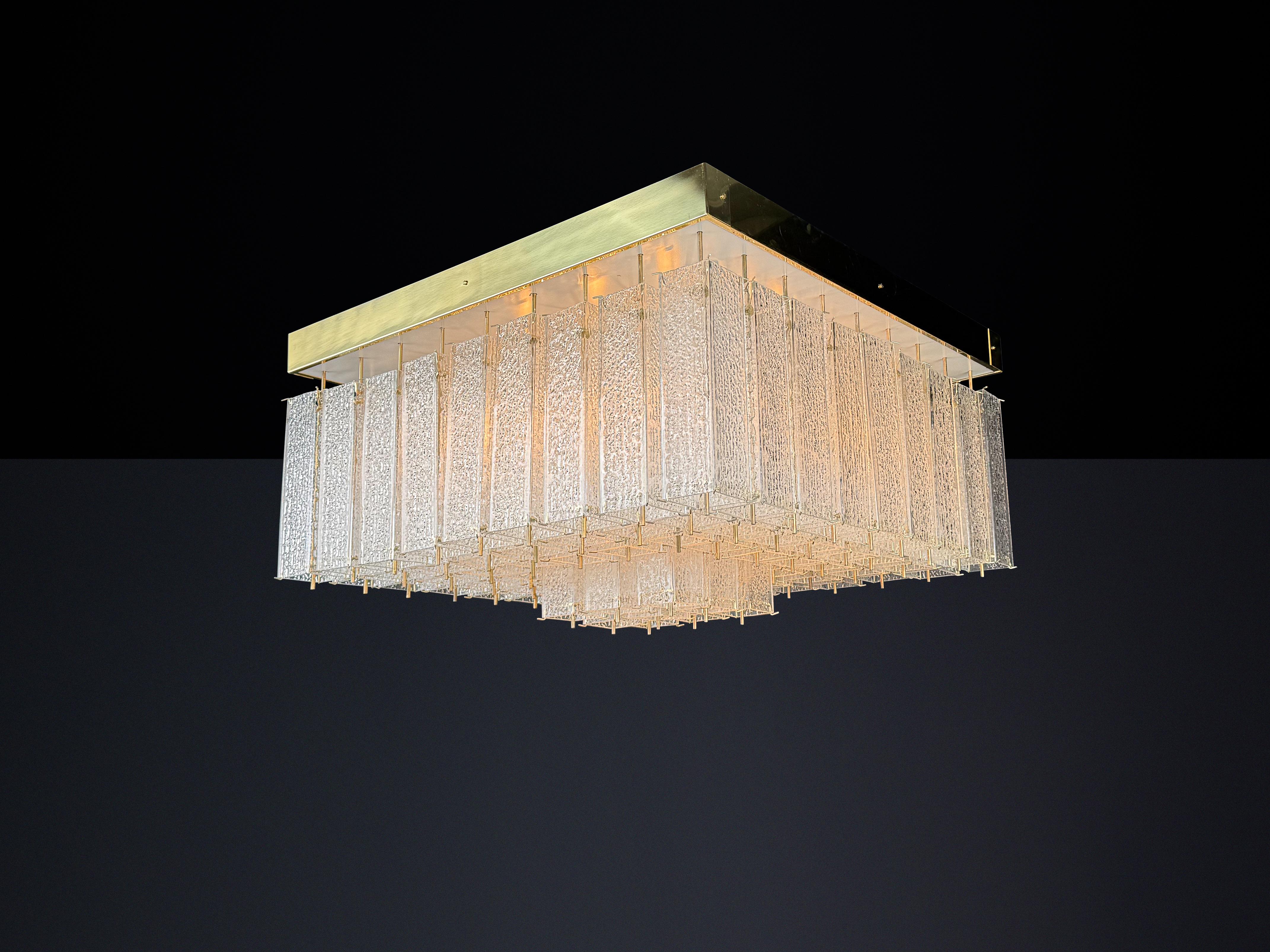 Monumental lustre bohémien des années 1960 en verre texturé et laiton. en vente 6