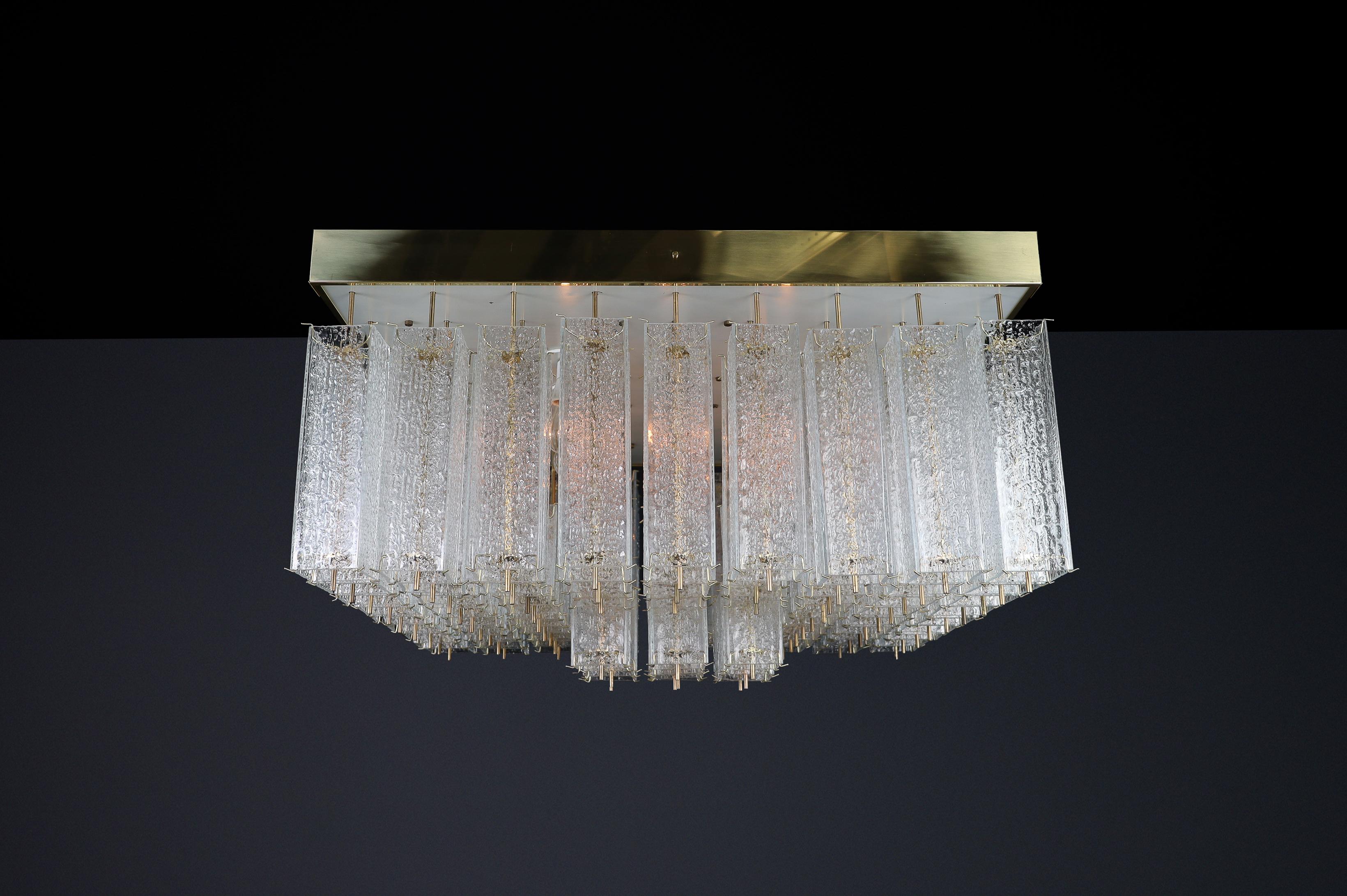 Monumental lustre bohémien des années 1960 en verre texturé et laiton. en vente 8