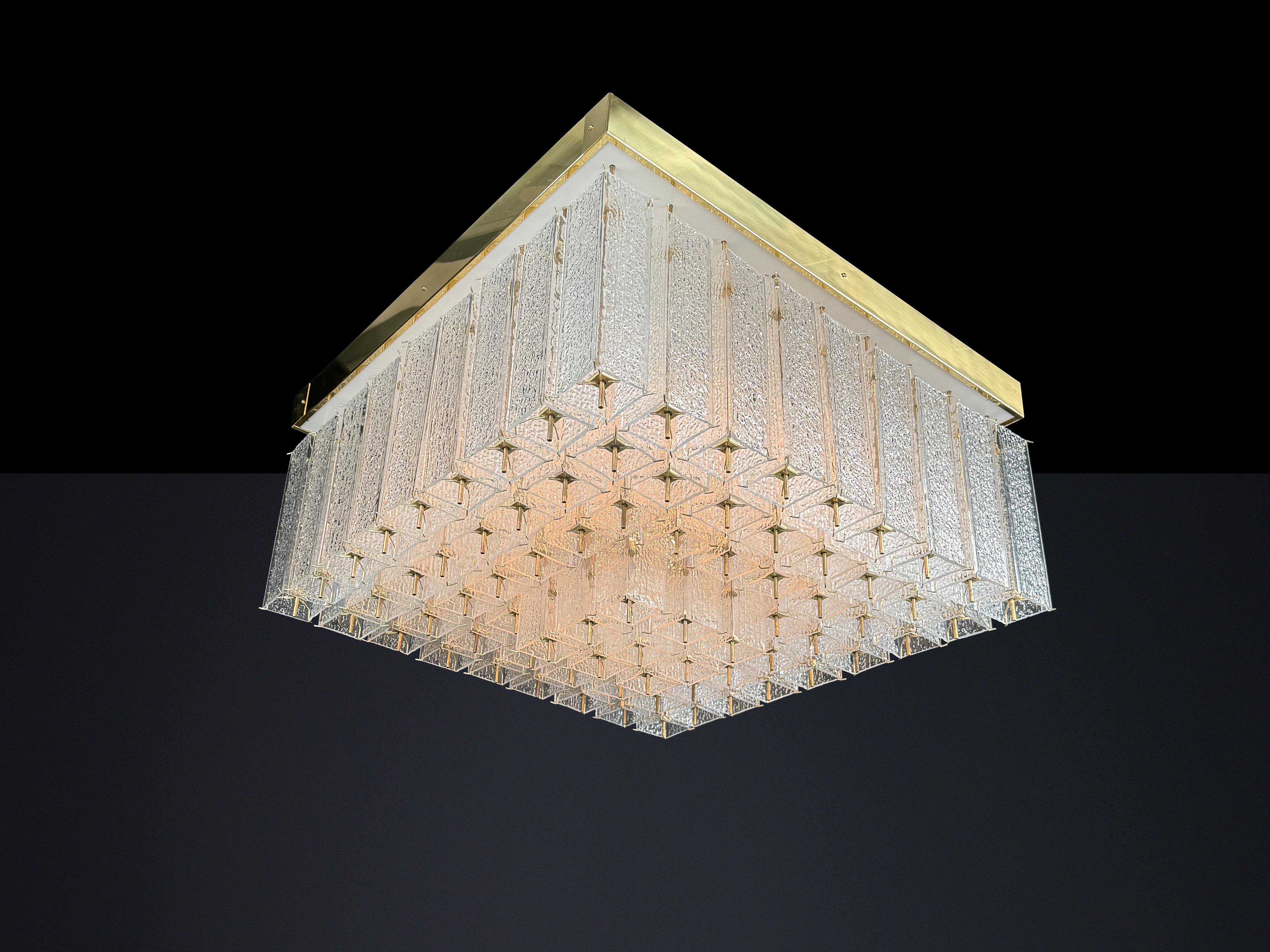 Monumental lustre bohémien des années 1960 en verre texturé et laiton. en vente 9
