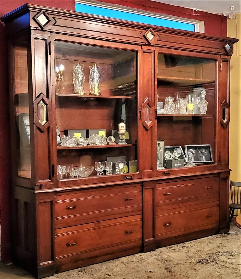 PRESENTING a Monumental 19C Masonic Display Cabinet from South Dakota.

A VERY RARE and HISTORIC PIECE from the State of South Dakota !

Made circa 1890-1900, this piece is monumental in size and weight. Made of solid walnut it consists of a top