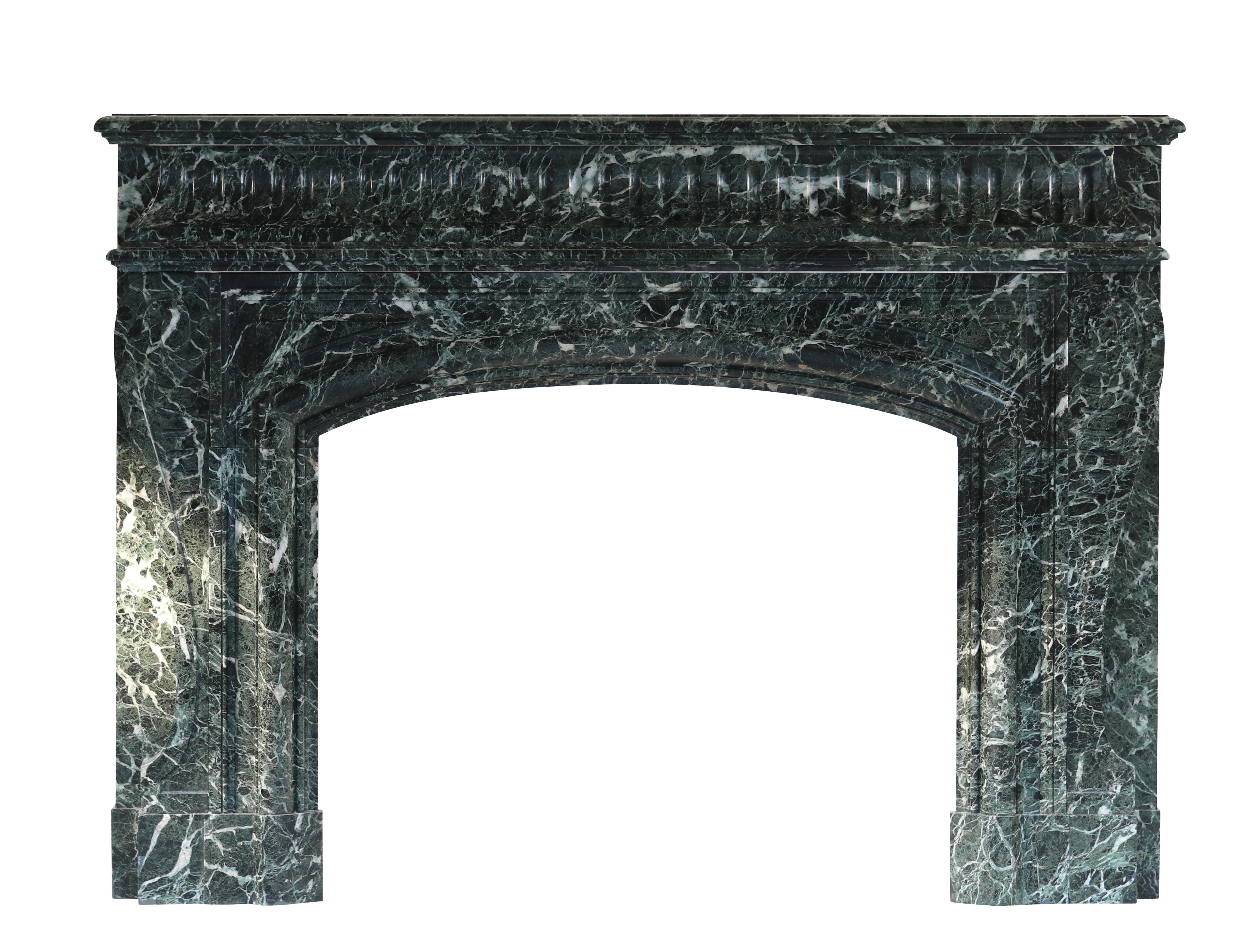 Original Belgian vintage fireplace piece in a French green color marble from the 19th century. It has grand proportions and was installed in a Brussels pannel Notary office. Super Belle Epoque piece.
Measures:
182 cm exterior width 71,66 inch
132