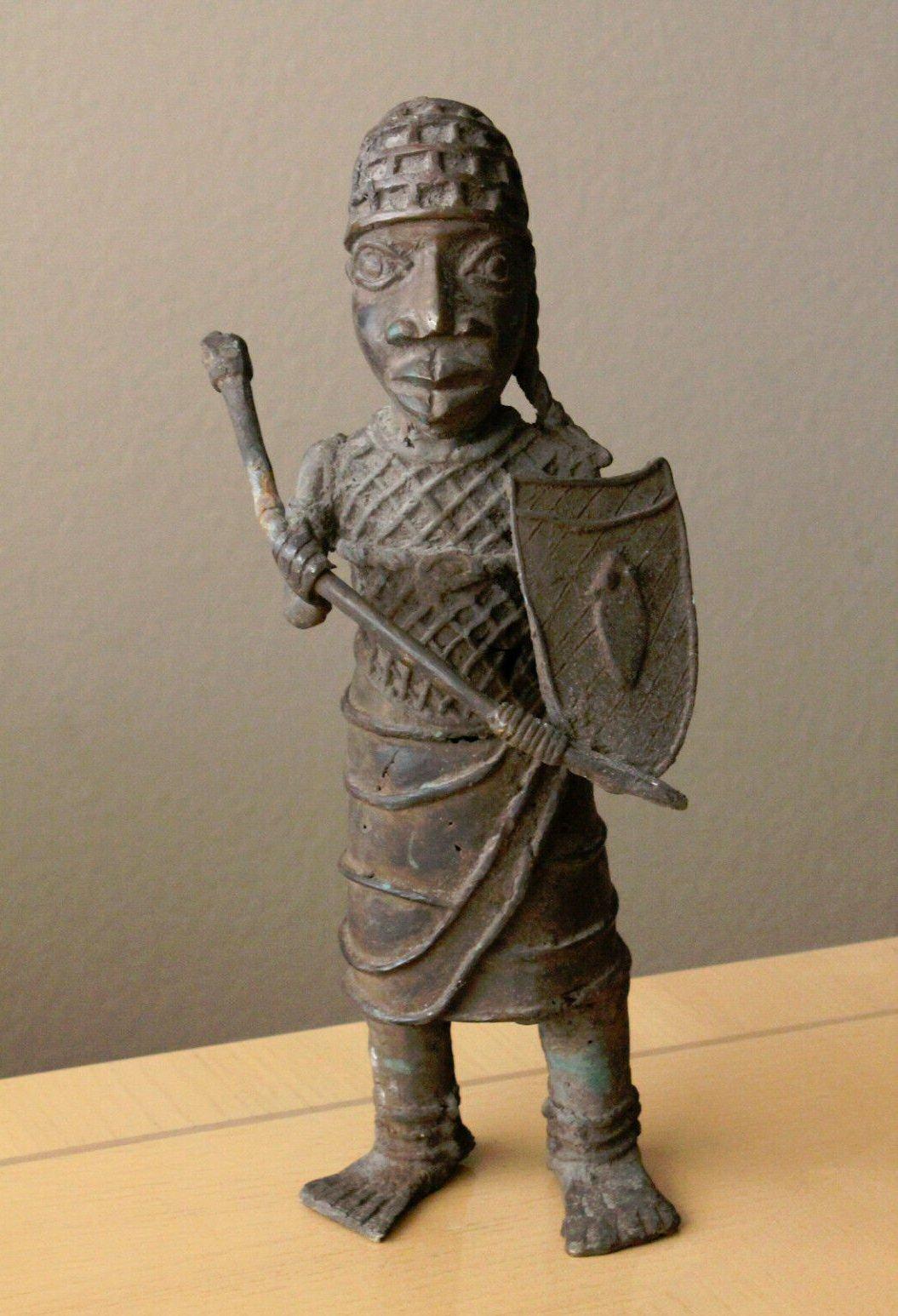 MAGNIFICENT!





BENIN OBA
19TH CENTURY BRONZE
WARRIOR SCULPTURE 
 
 
SUPERB EXAMPLE OF OBA METALWORK!
 
DIMENSIONS:  APPROXIMATELY 13