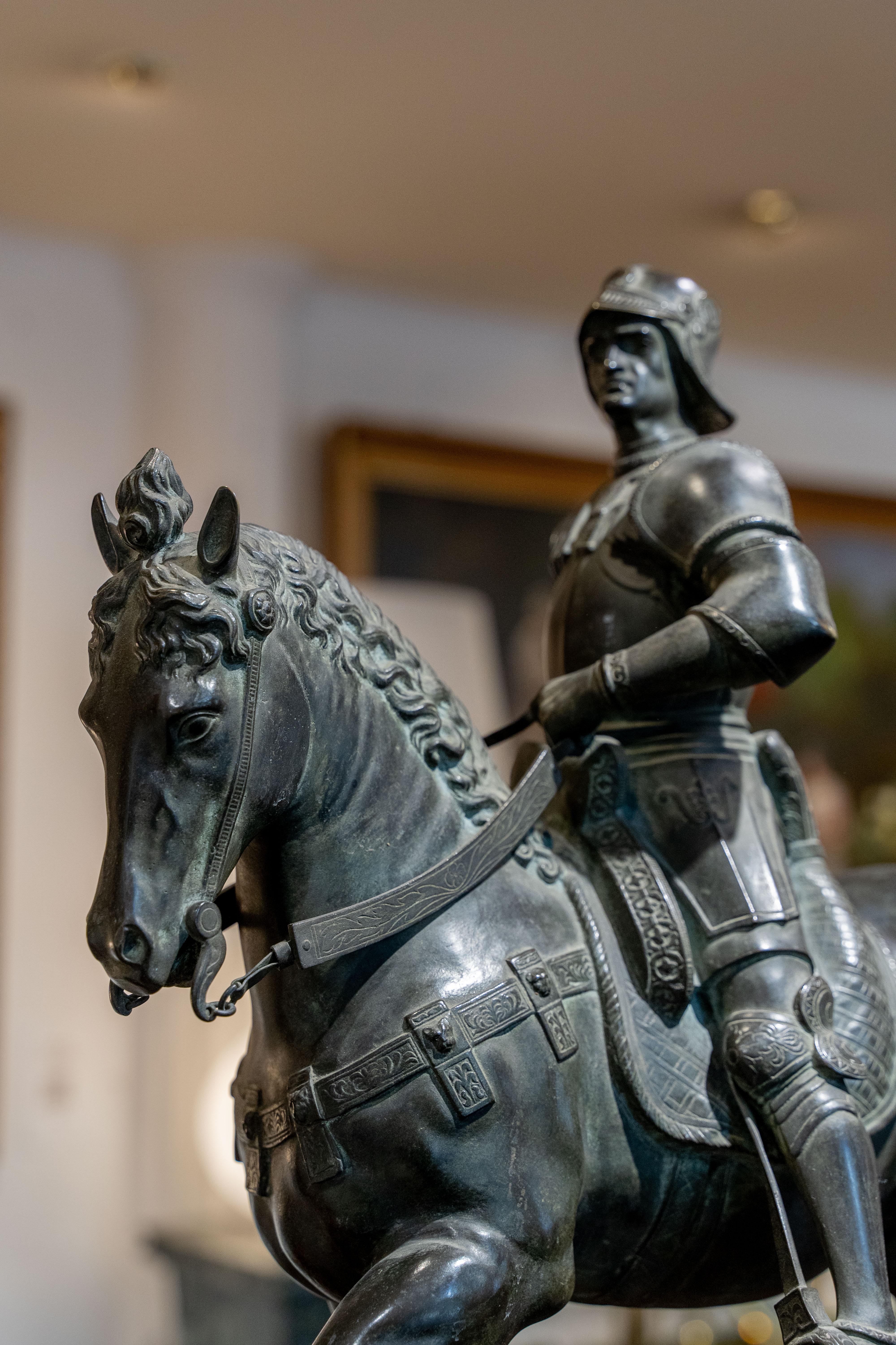 A truly impressive and monumental bronze equestrian statue depicting Bartolomeo Colleoni, after the celebrated Renaissance model by Andrea del Verrocchio (Venice, Campo Santi Giovanni e Paolo).
This finely cast and patinated bronze, dating from the